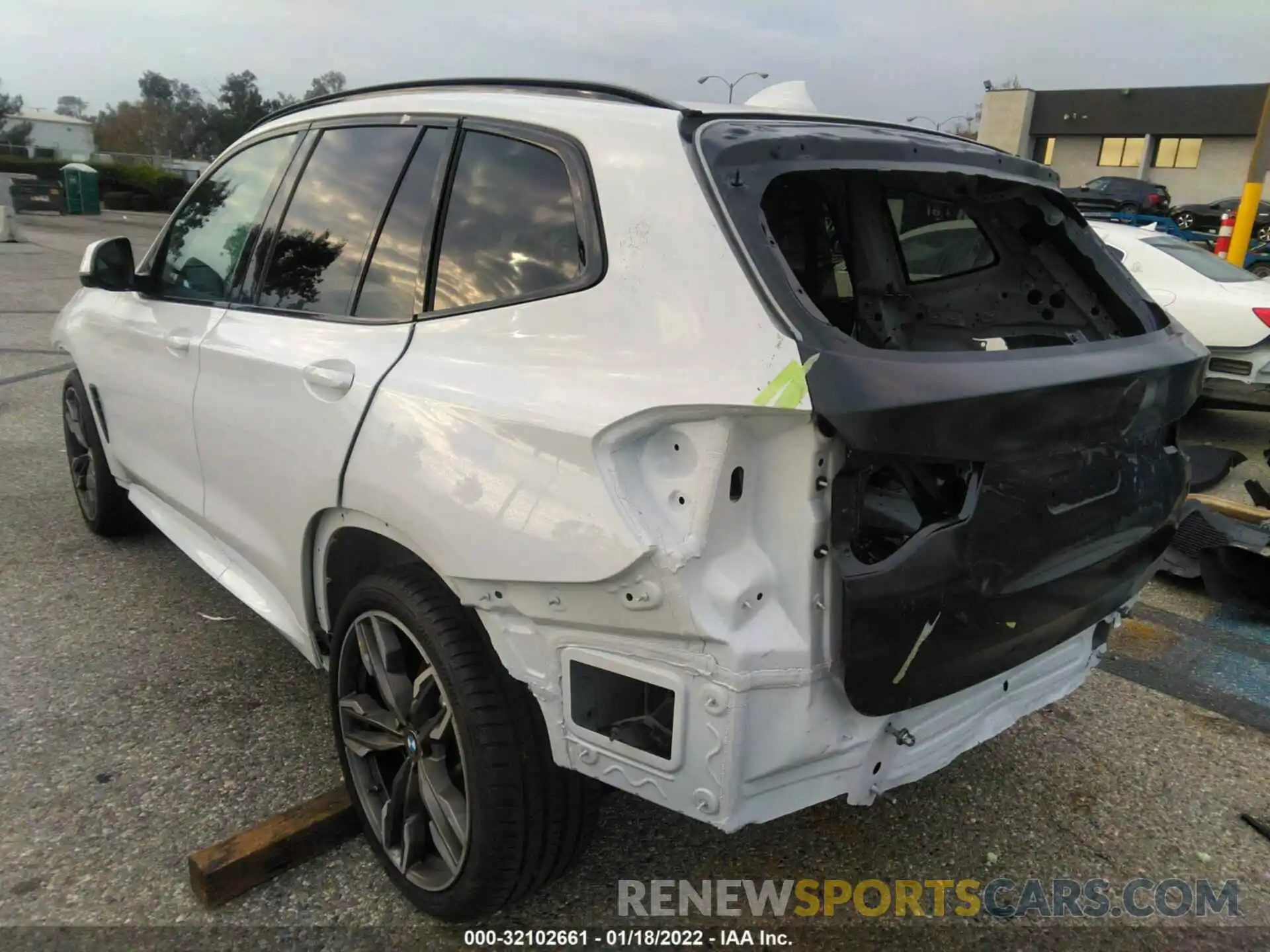 3 Photograph of a damaged car 5UXTY9C0XM9H33763 BMW X3 2021