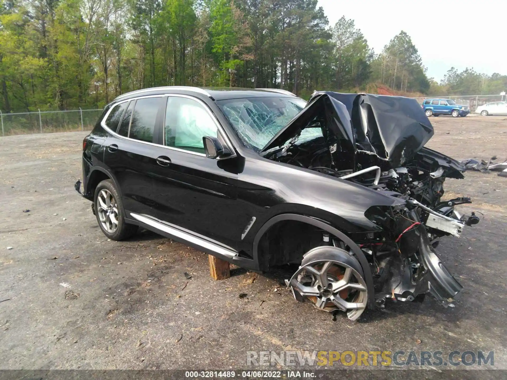 1 Photograph of a damaged car 5UX43DP00N9J95072 BMW X3 2022