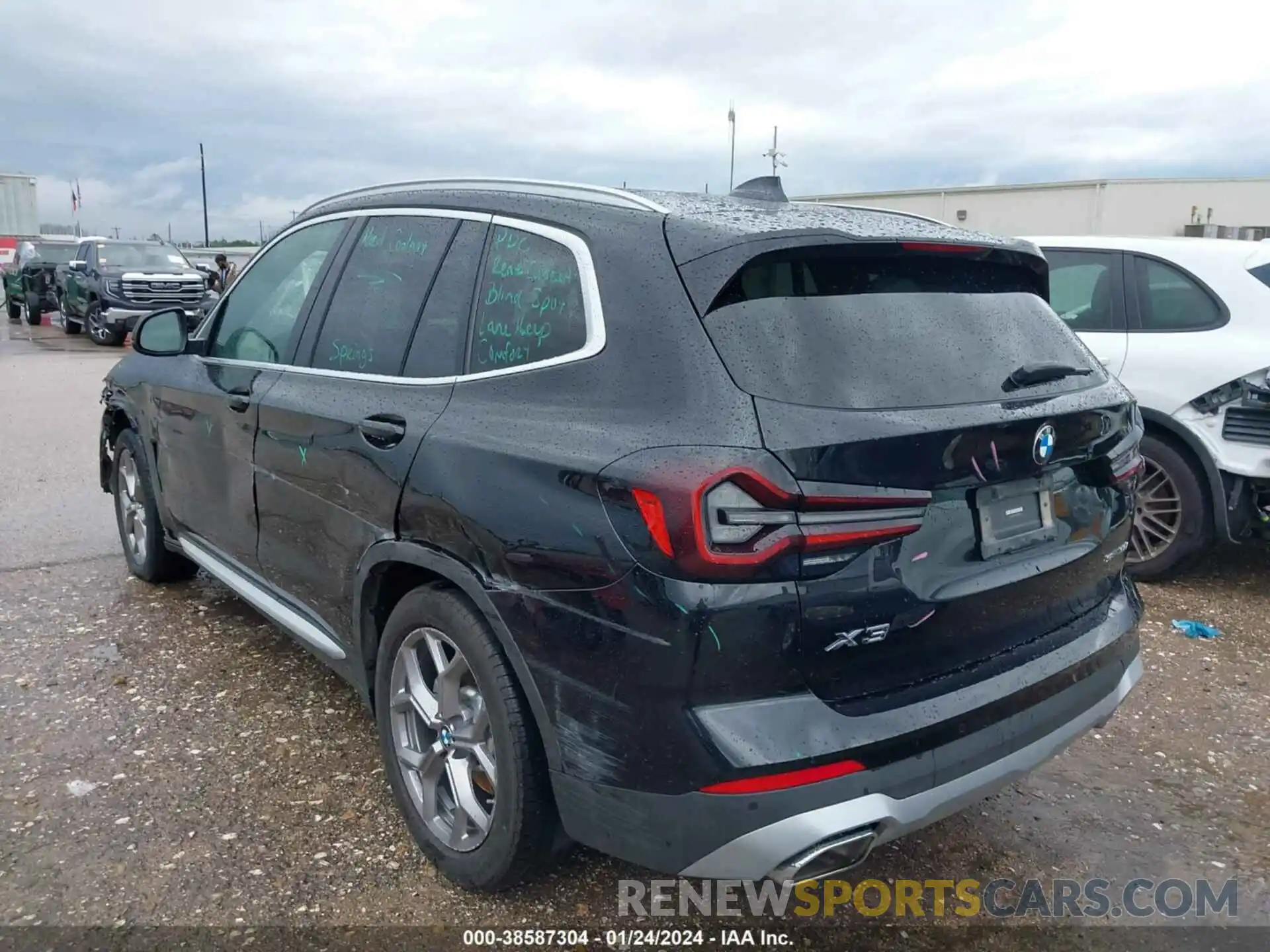 3 Photograph of a damaged car 5UX43DP00N9N29178 BMW X3 2022