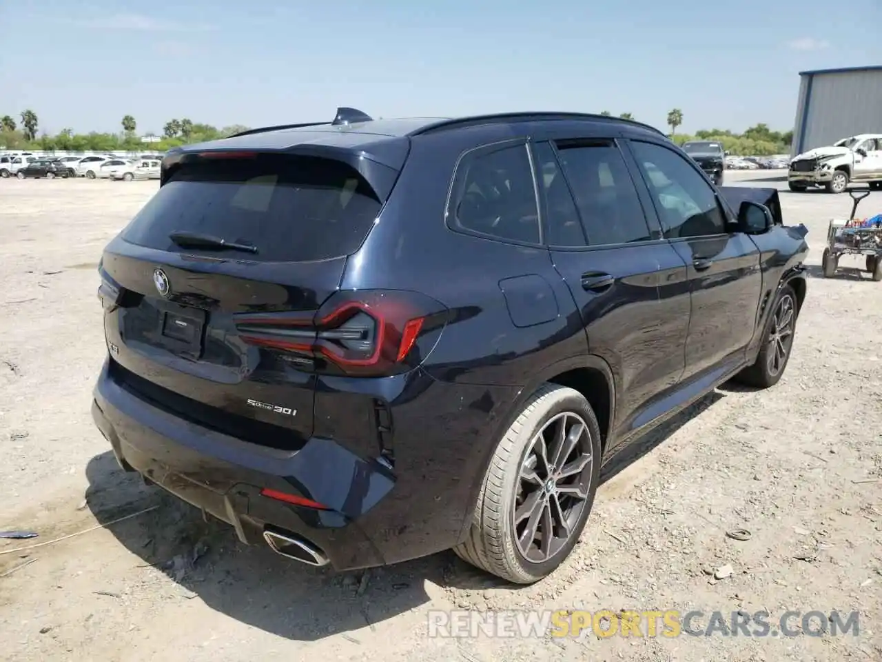 4 Photograph of a damaged car 5UX43DP01N9J62050 BMW X3 2022