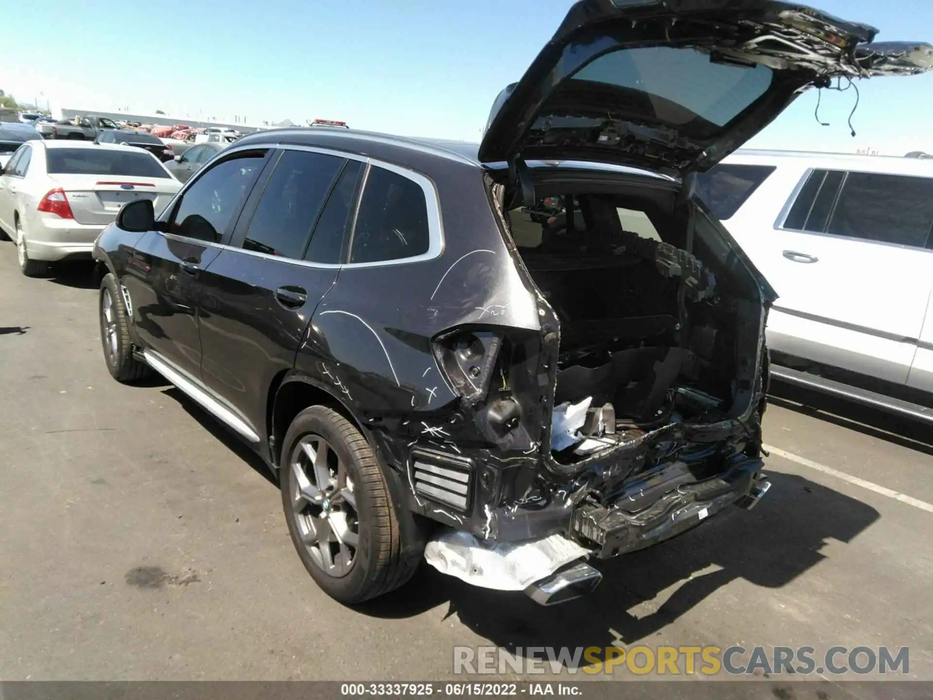 3 Photograph of a damaged car 5UX43DP01N9J95632 BMW X3 2022