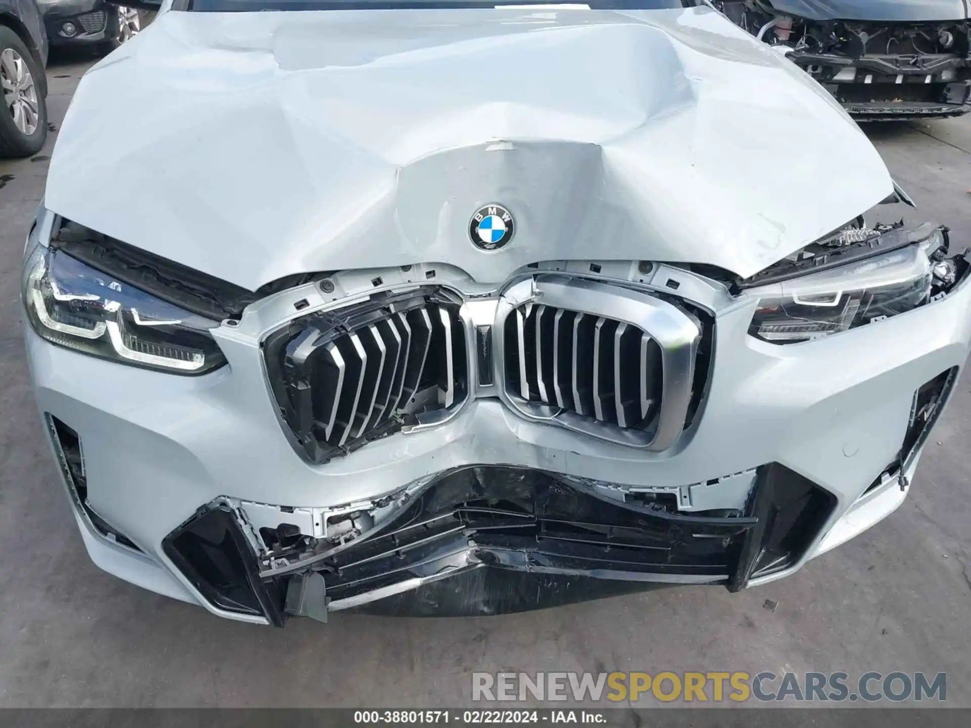 19 Photograph of a damaged car 5UX43DP04N9K95711 BMW X3 2022