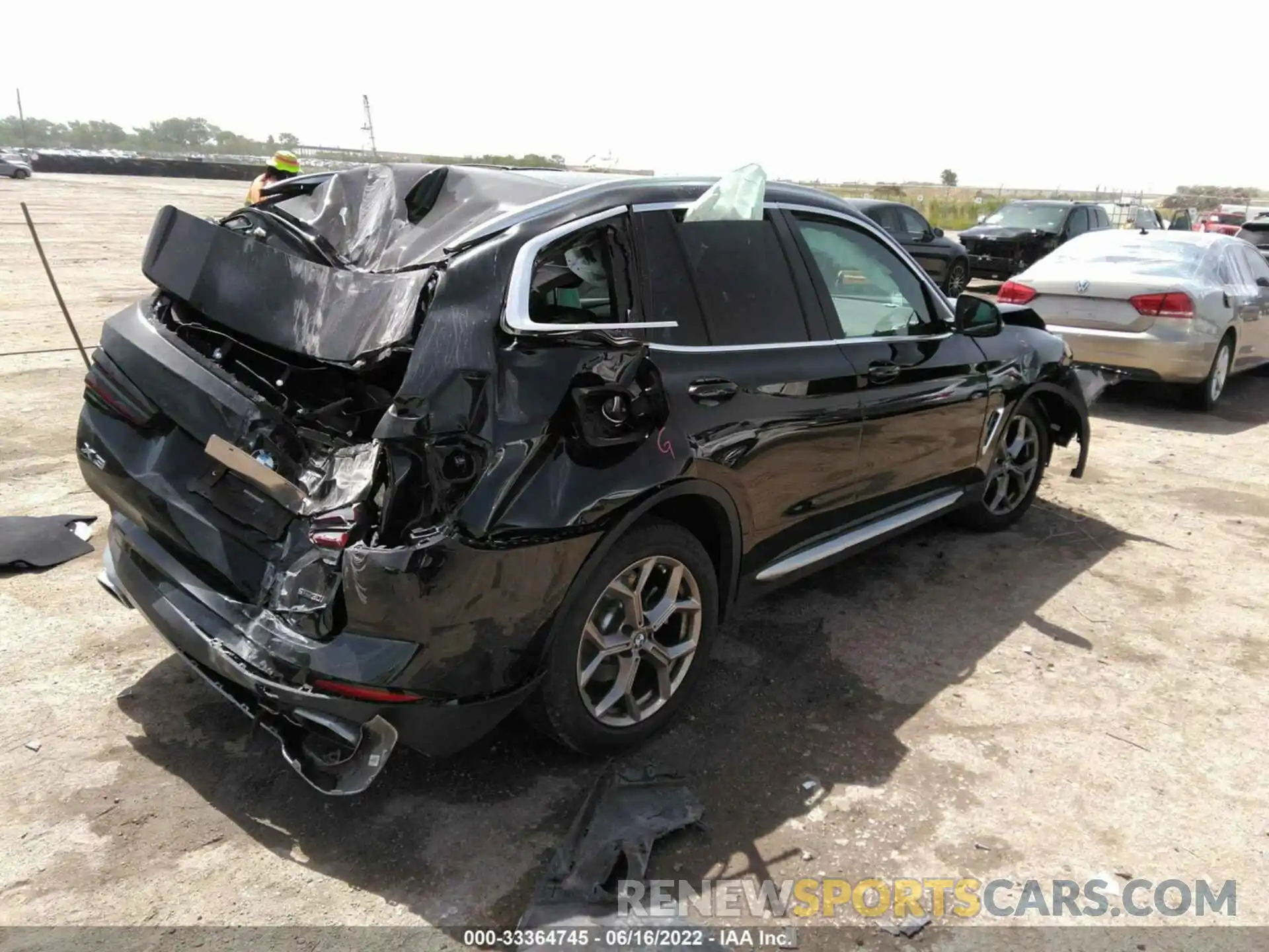 4 Photograph of a damaged car 5UX43DP06N9J24510 BMW X3 2022