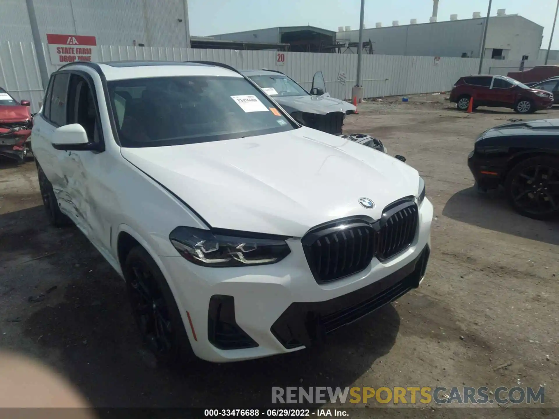 1 Photograph of a damaged car 5UX43DP06N9J81211 BMW X3 2022