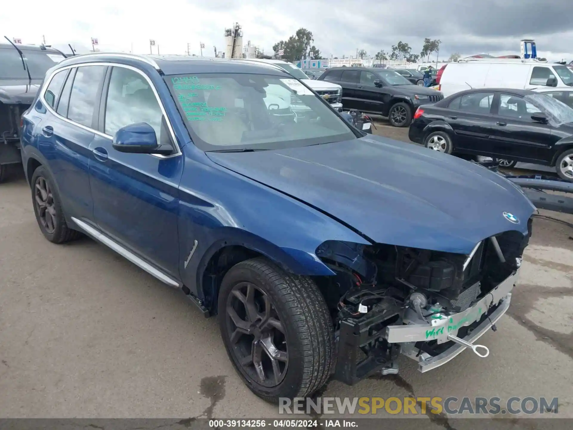 1 Photograph of a damaged car 5UX43DP07N9N06271 BMW X3 2022