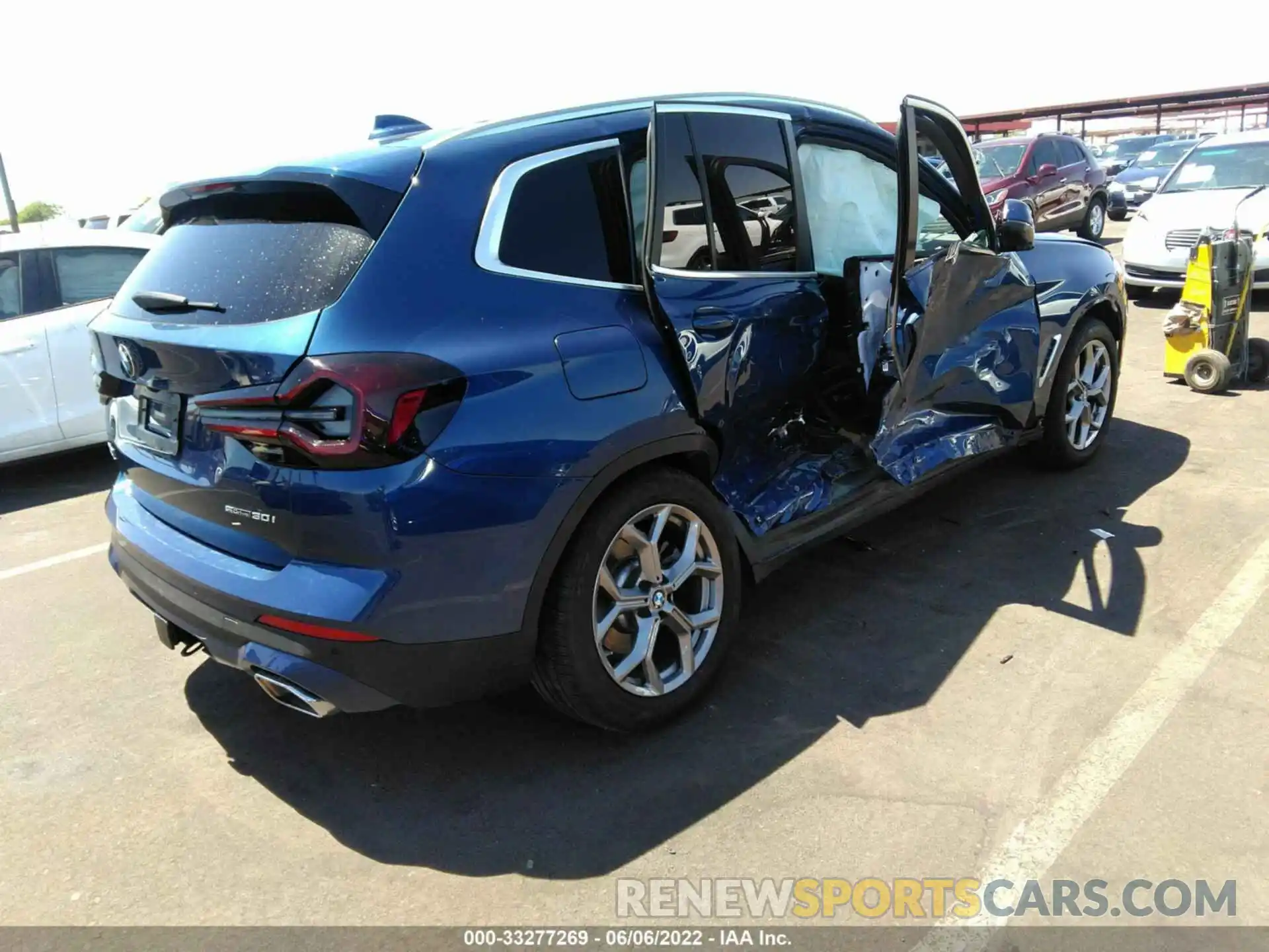 4 Photograph of a damaged car 5UX43DP09N9J29409 BMW X3 2022