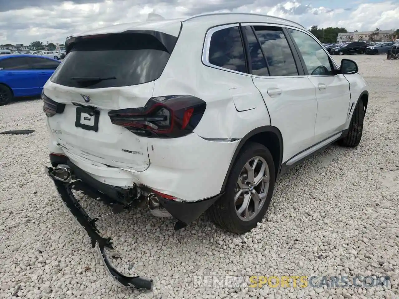 4 Photograph of a damaged car 5UX43DP0XN9J34991 BMW X3 2022