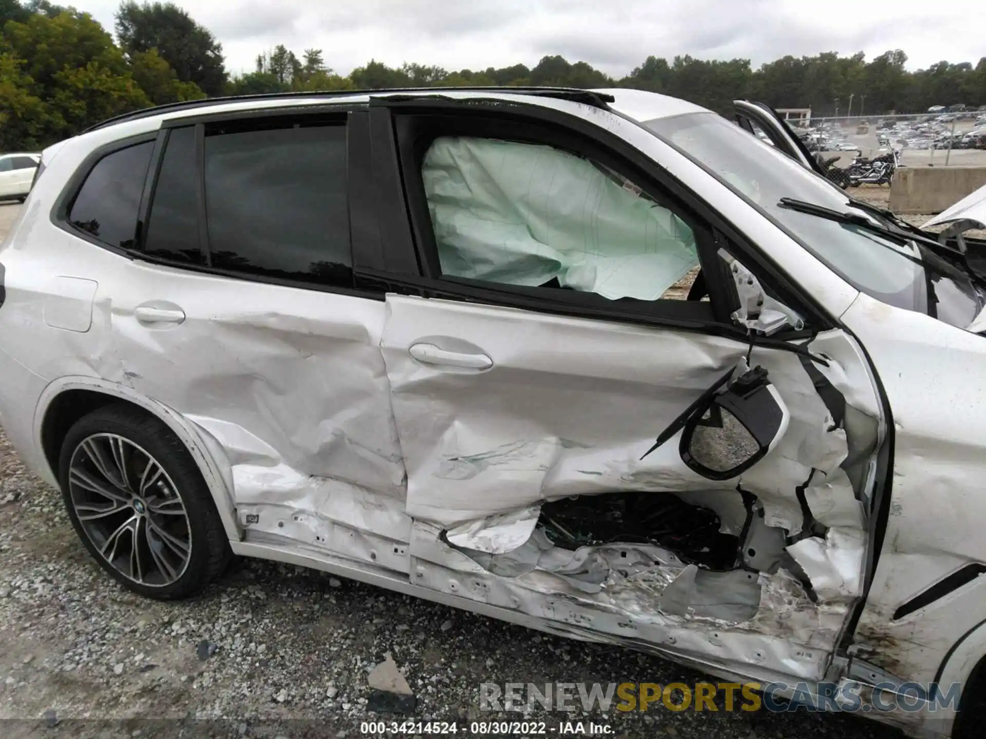 6 Photograph of a damaged car 5UX43DP0XN9K76158 BMW X3 2022