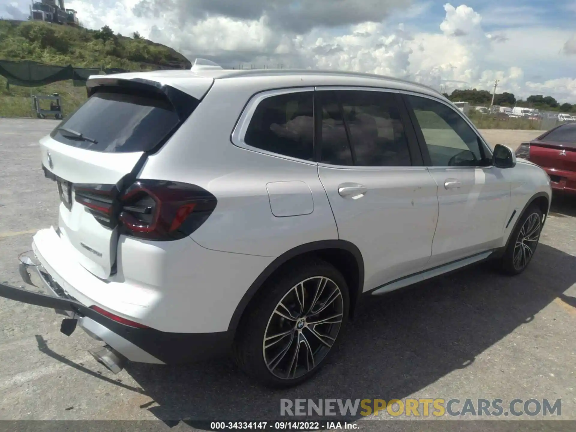 4 Photograph of a damaged car 5UX43DP0XN9L21163 BMW X3 2022