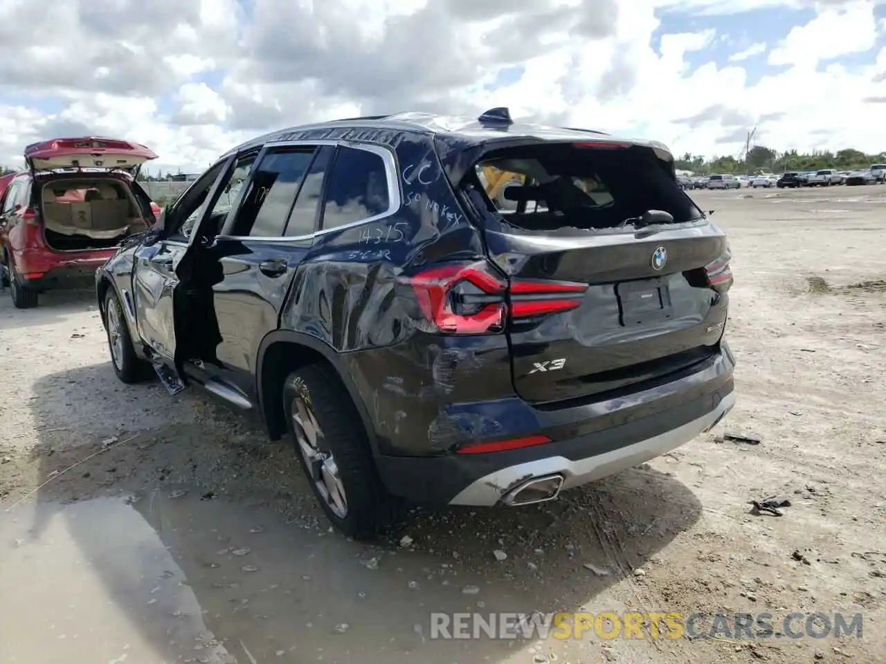 3 Photograph of a damaged car 5UX43DP0XN9L75238 BMW X3 2022