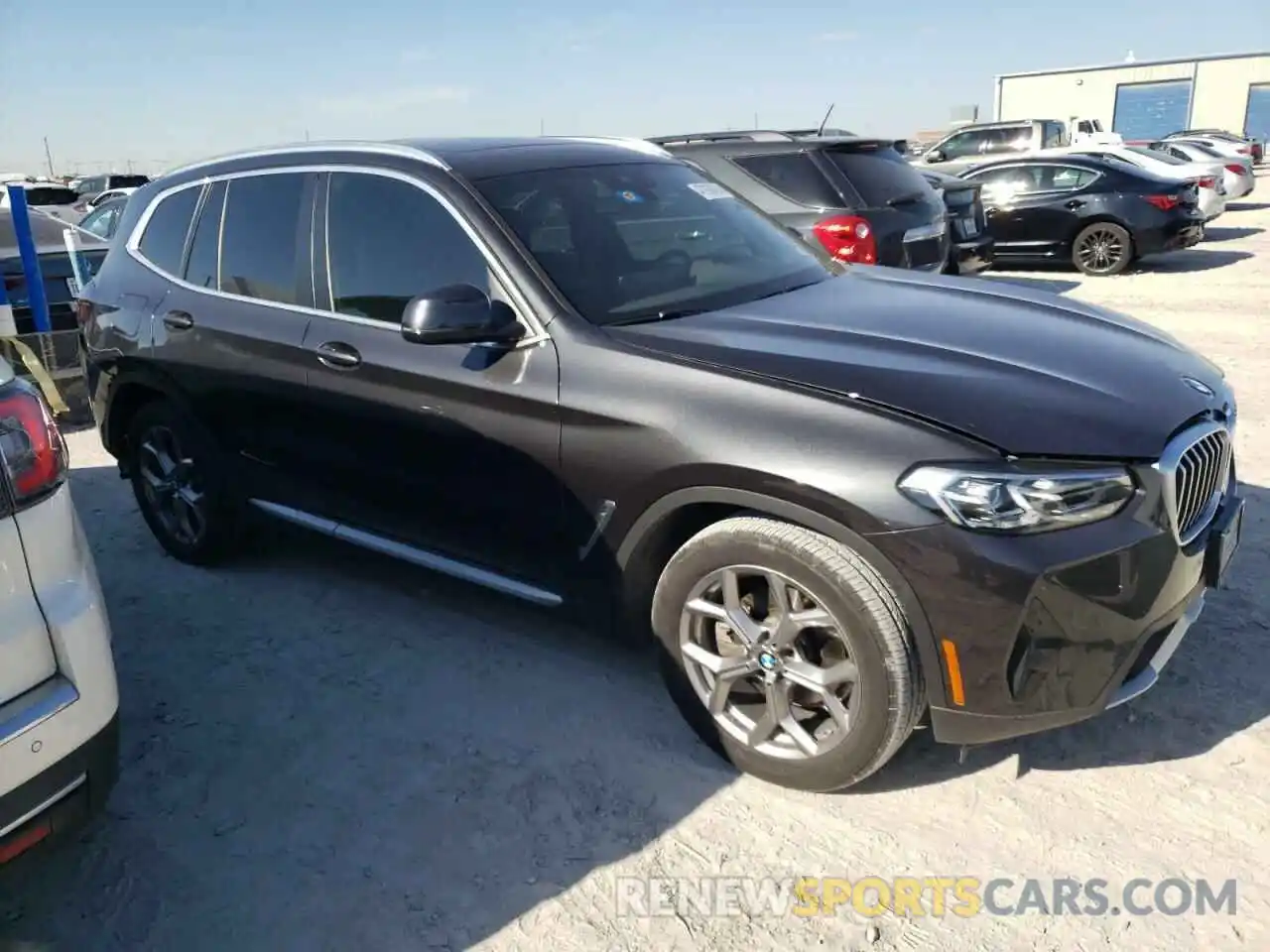 4 Photograph of a damaged car 5UX43DP0XN9M87196 BMW X3 2022