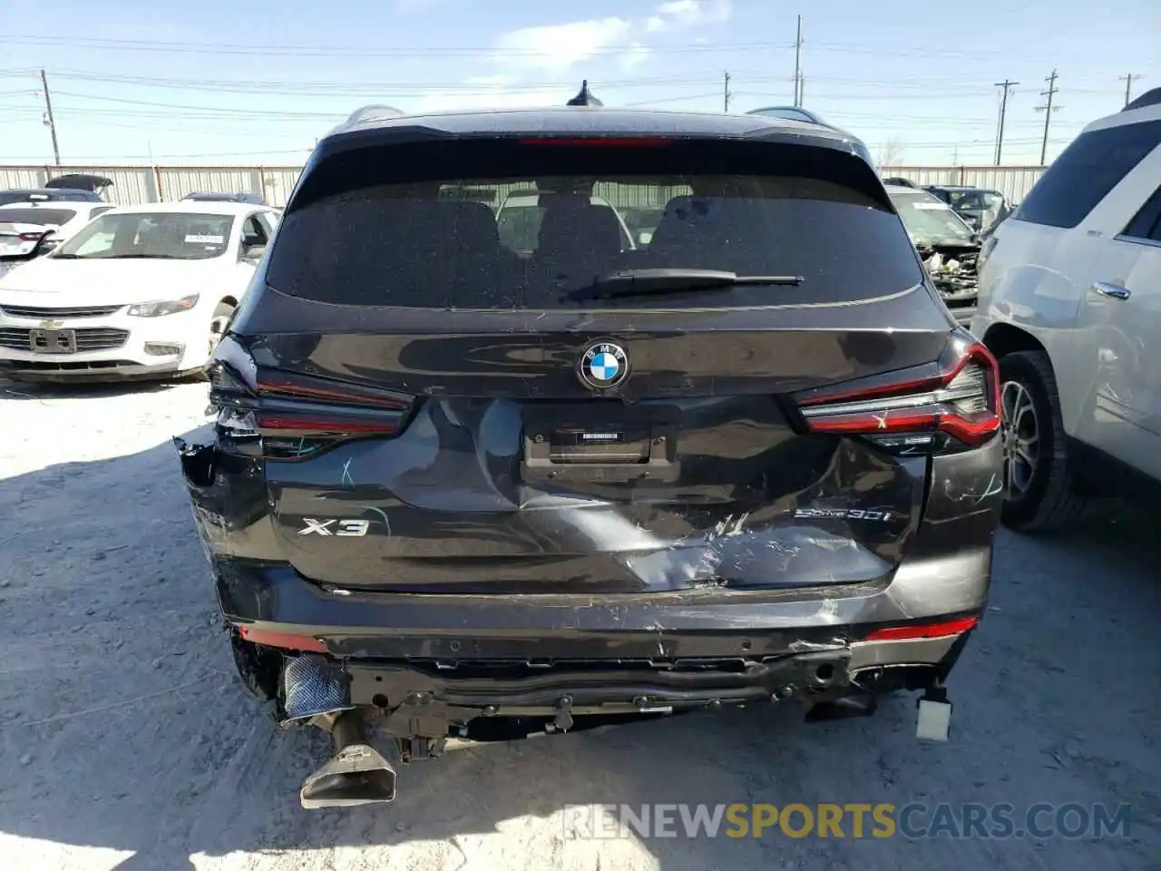 6 Photograph of a damaged car 5UX43DP0XN9M87196 BMW X3 2022