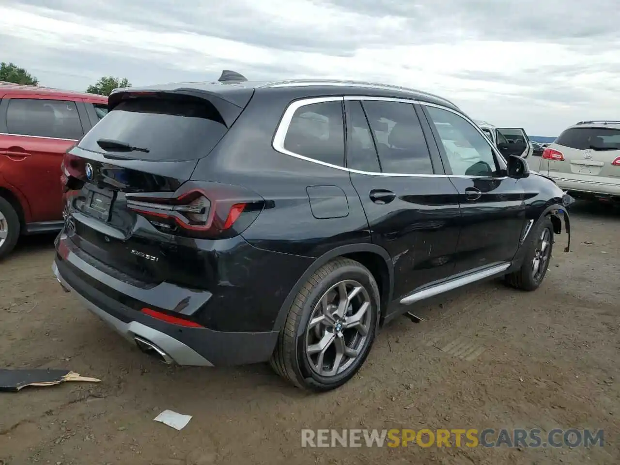 4 Photograph of a damaged car 5UX53DP00N9J61508 BMW X3 2022