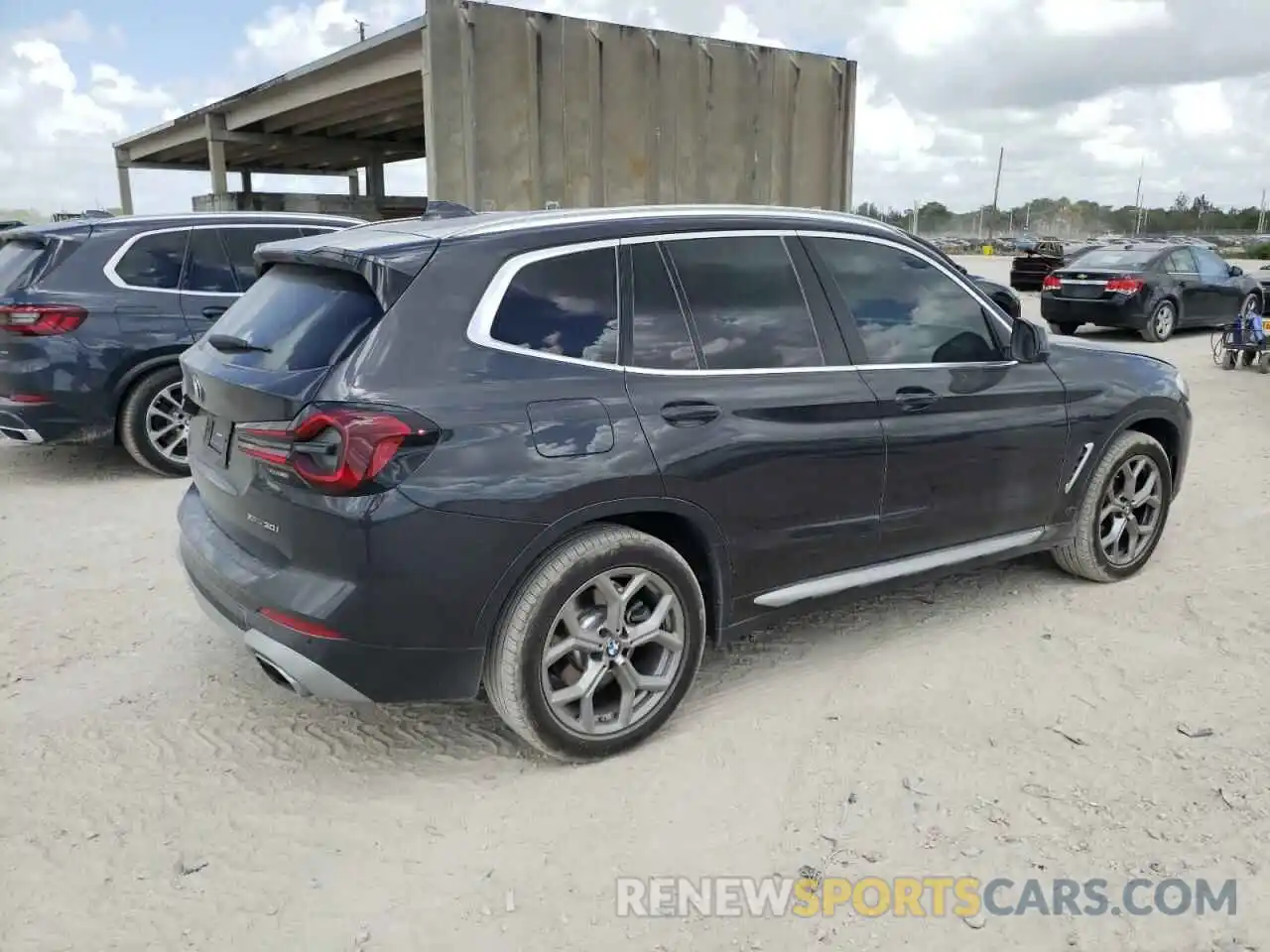 4 Photograph of a damaged car 5UX53DP00N9J75067 BMW X3 2022