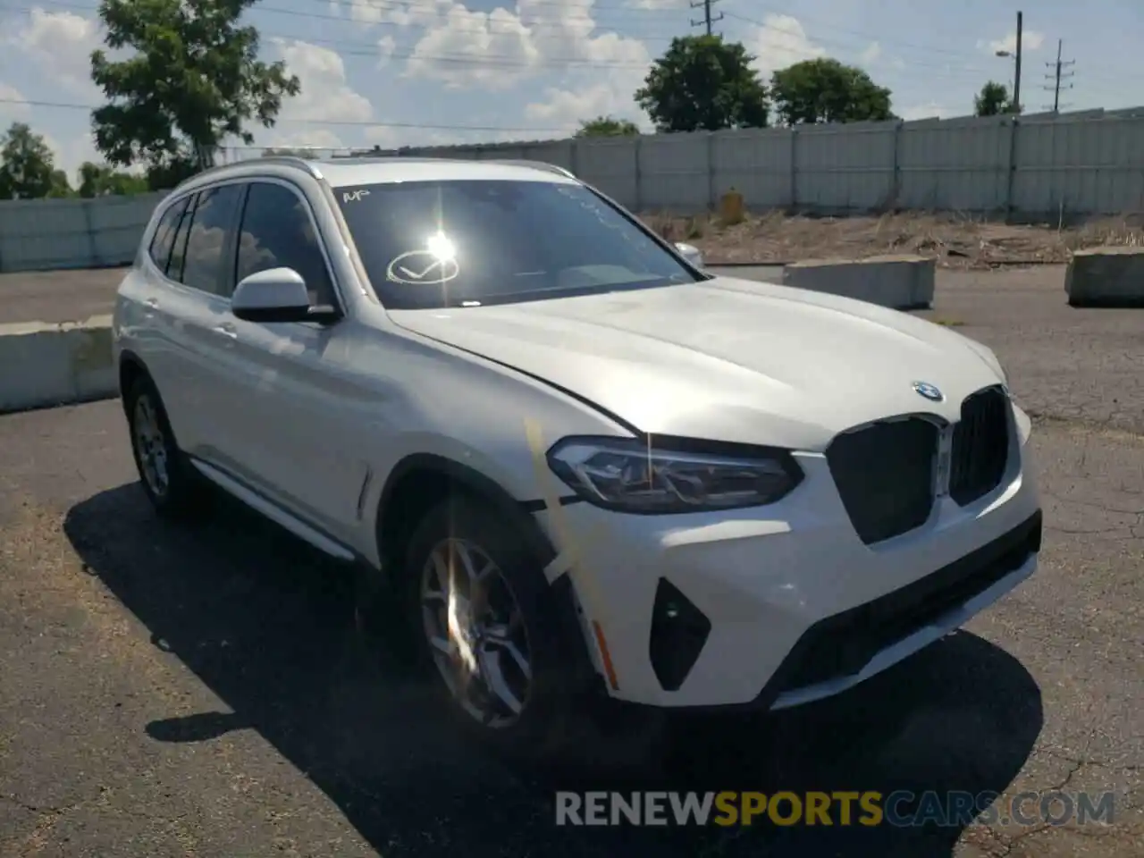 1 Photograph of a damaged car 5UX53DP00N9J98610 BMW X3 2022