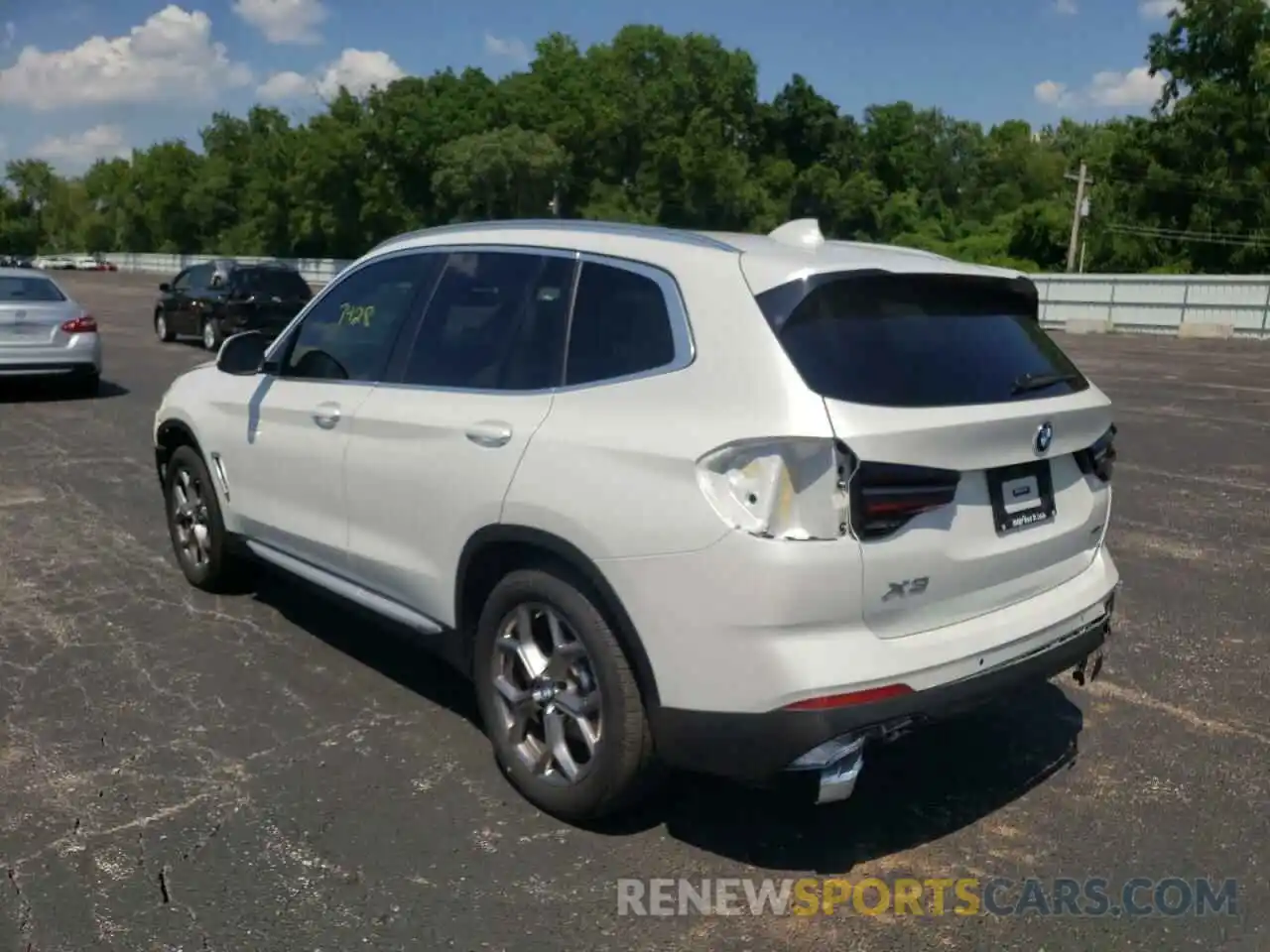 3 Photograph of a damaged car 5UX53DP00N9J98610 BMW X3 2022