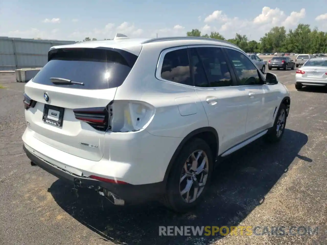 4 Photograph of a damaged car 5UX53DP00N9J98610 BMW X3 2022