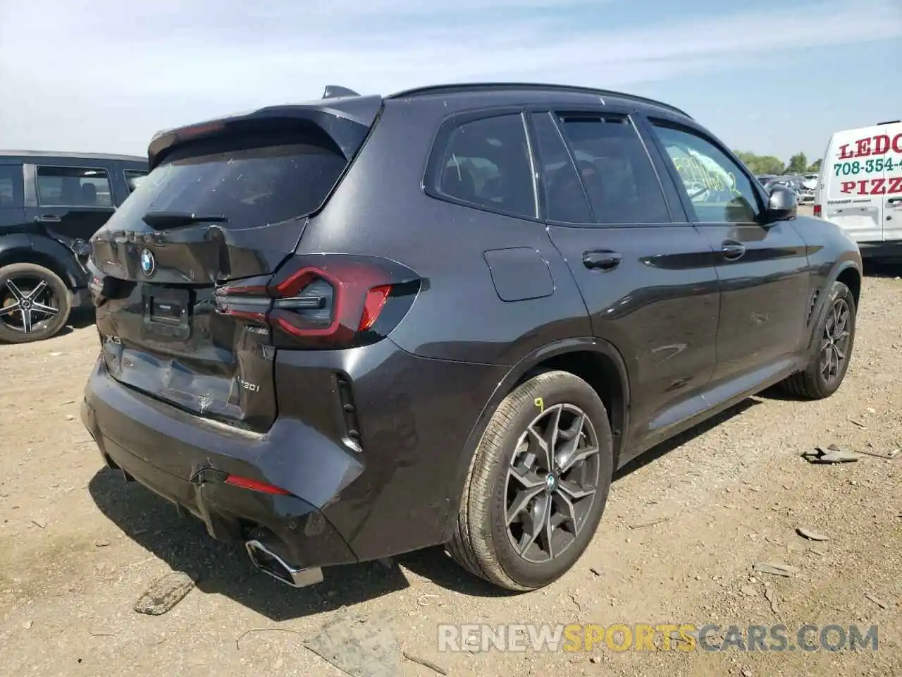 4 Photograph of a damaged car 5UX53DP00N9N12210 BMW X3 2022