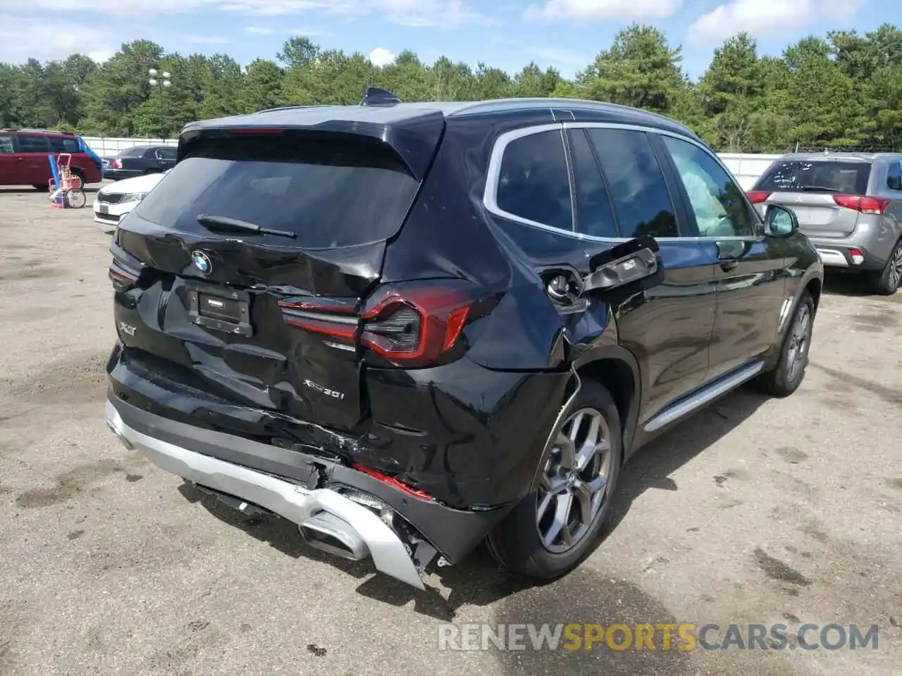 4 Photograph of a damaged car 5UX53DP02N9L12977 BMW X3 2022