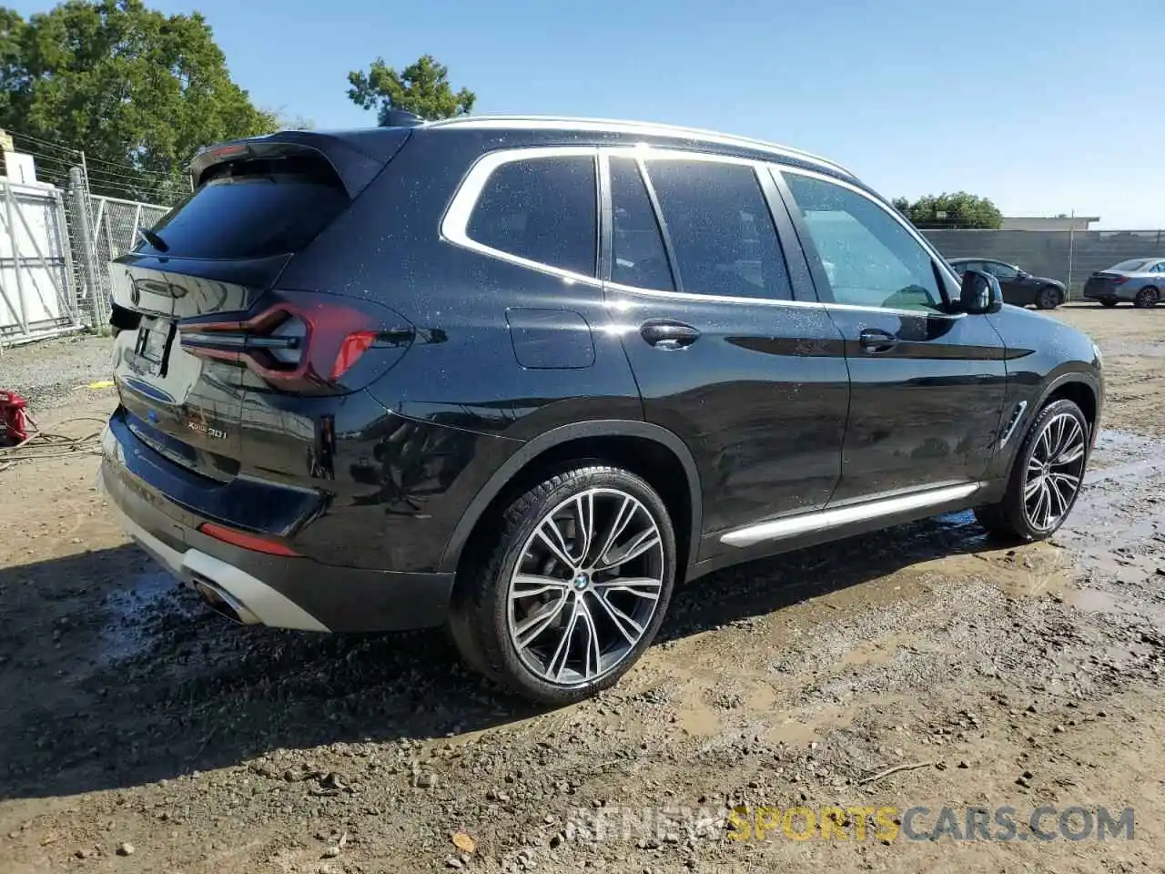 3 Photograph of a damaged car 5UX53DP03N9J01772 BMW X3 2022