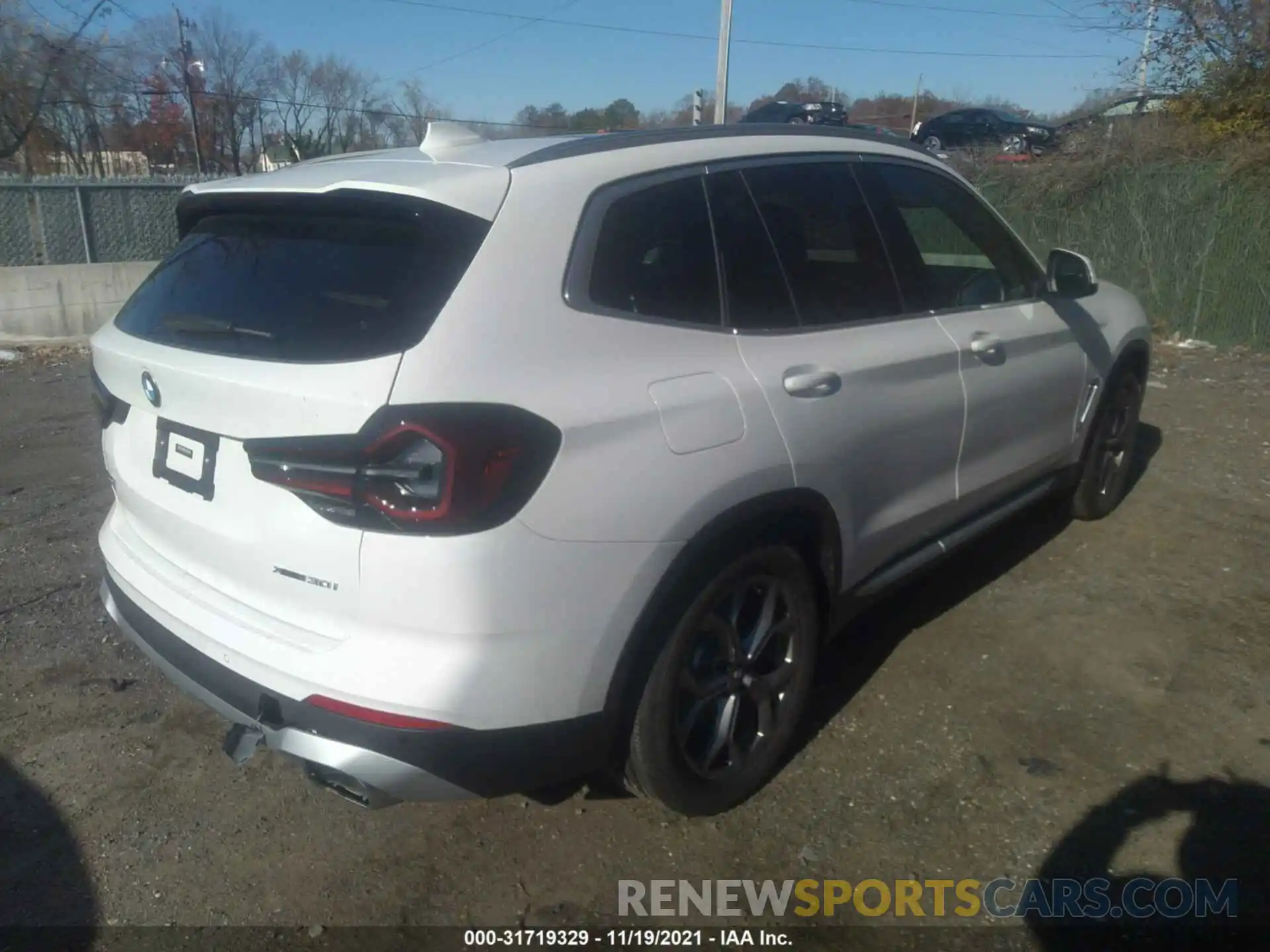 4 Photograph of a damaged car 5UX53DP03N9J02095 BMW X3 2022