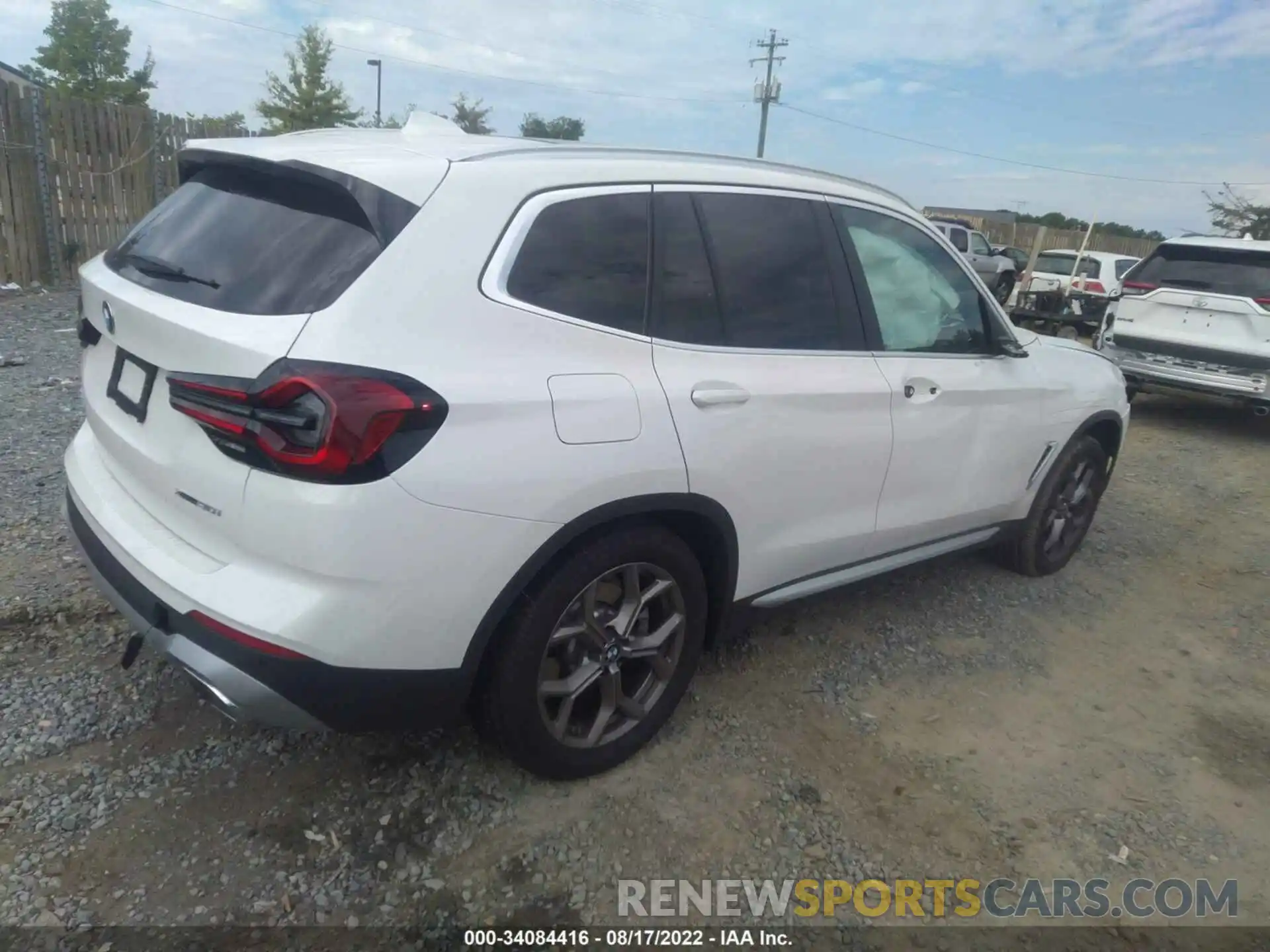 4 Photograph of a damaged car 5UX53DP03N9J31774 BMW X3 2022