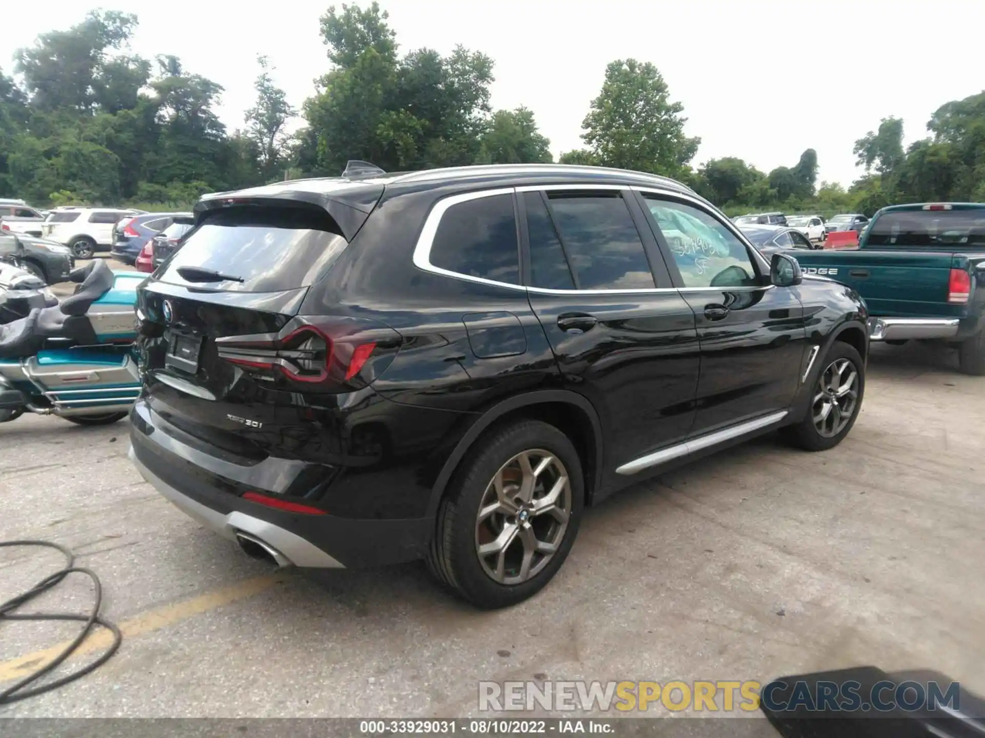 4 Photograph of a damaged car 5UX53DP03N9K02469 BMW X3 2022