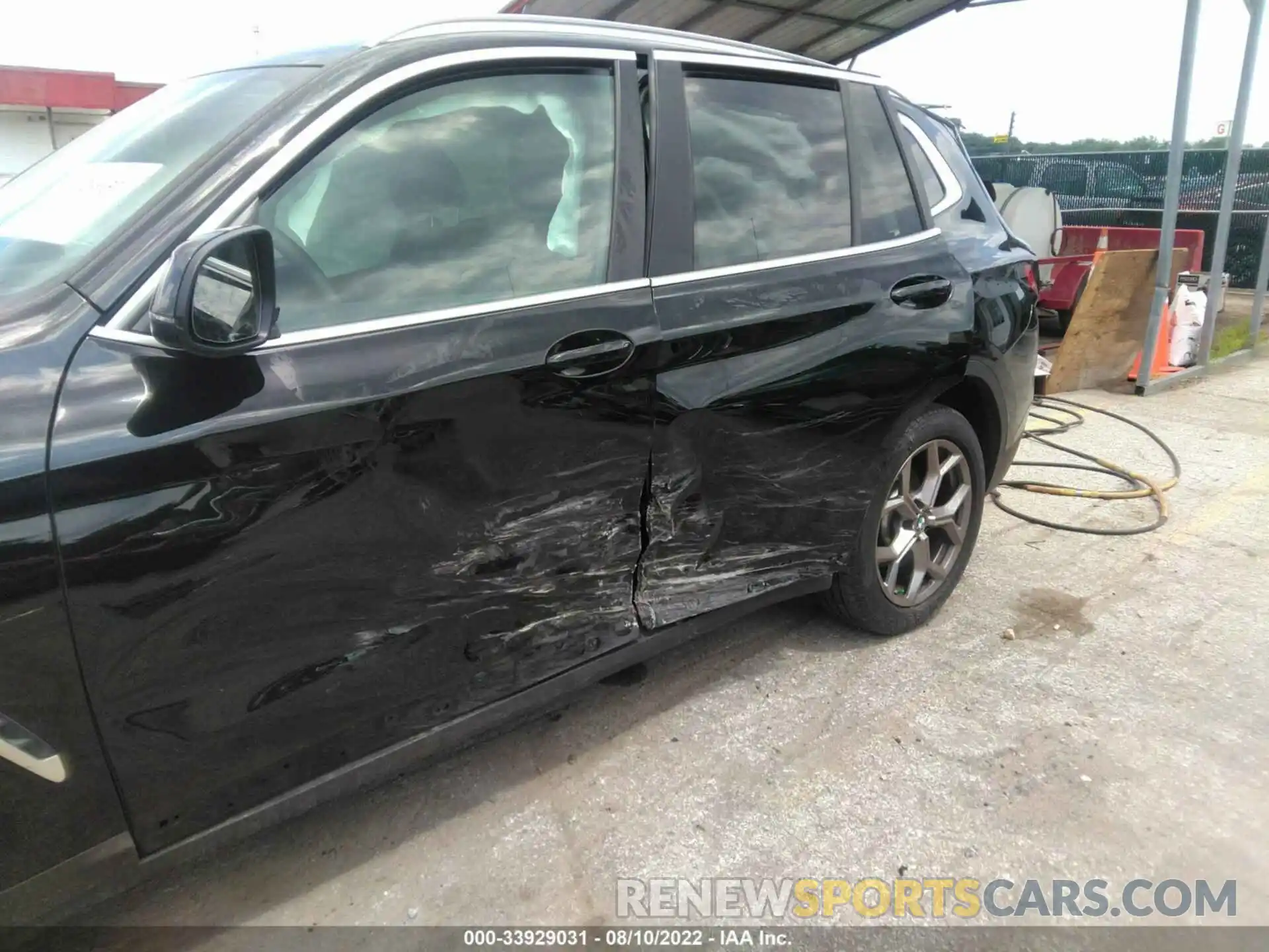 6 Photograph of a damaged car 5UX53DP03N9K02469 BMW X3 2022