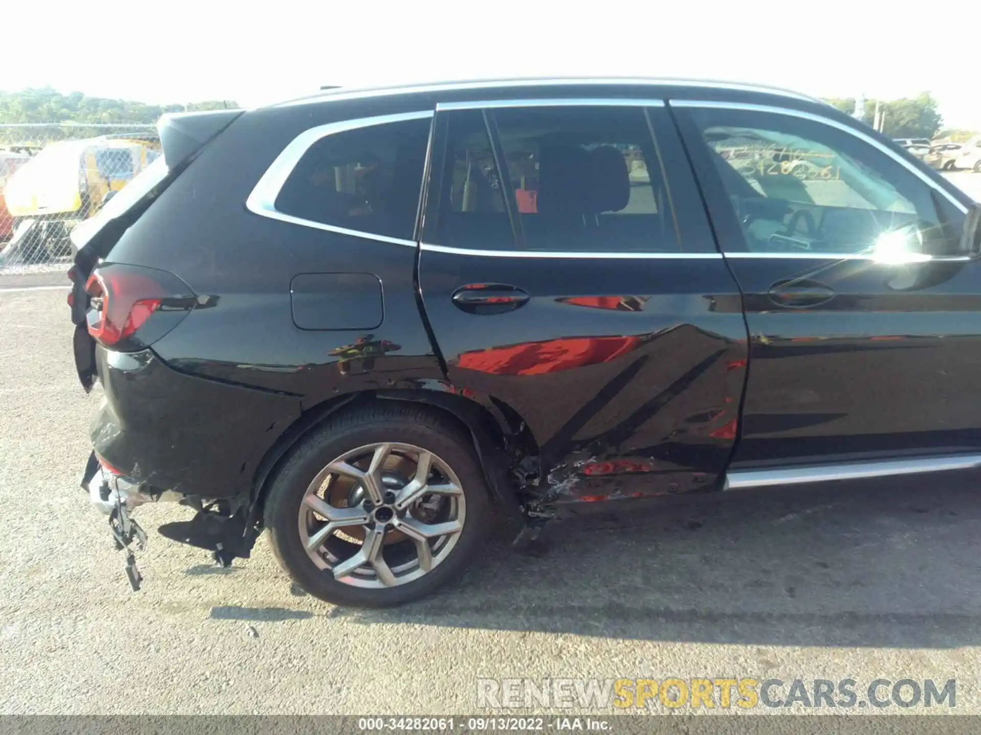 6 Photograph of a damaged car 5UX53DP03N9K66916 BMW X3 2022