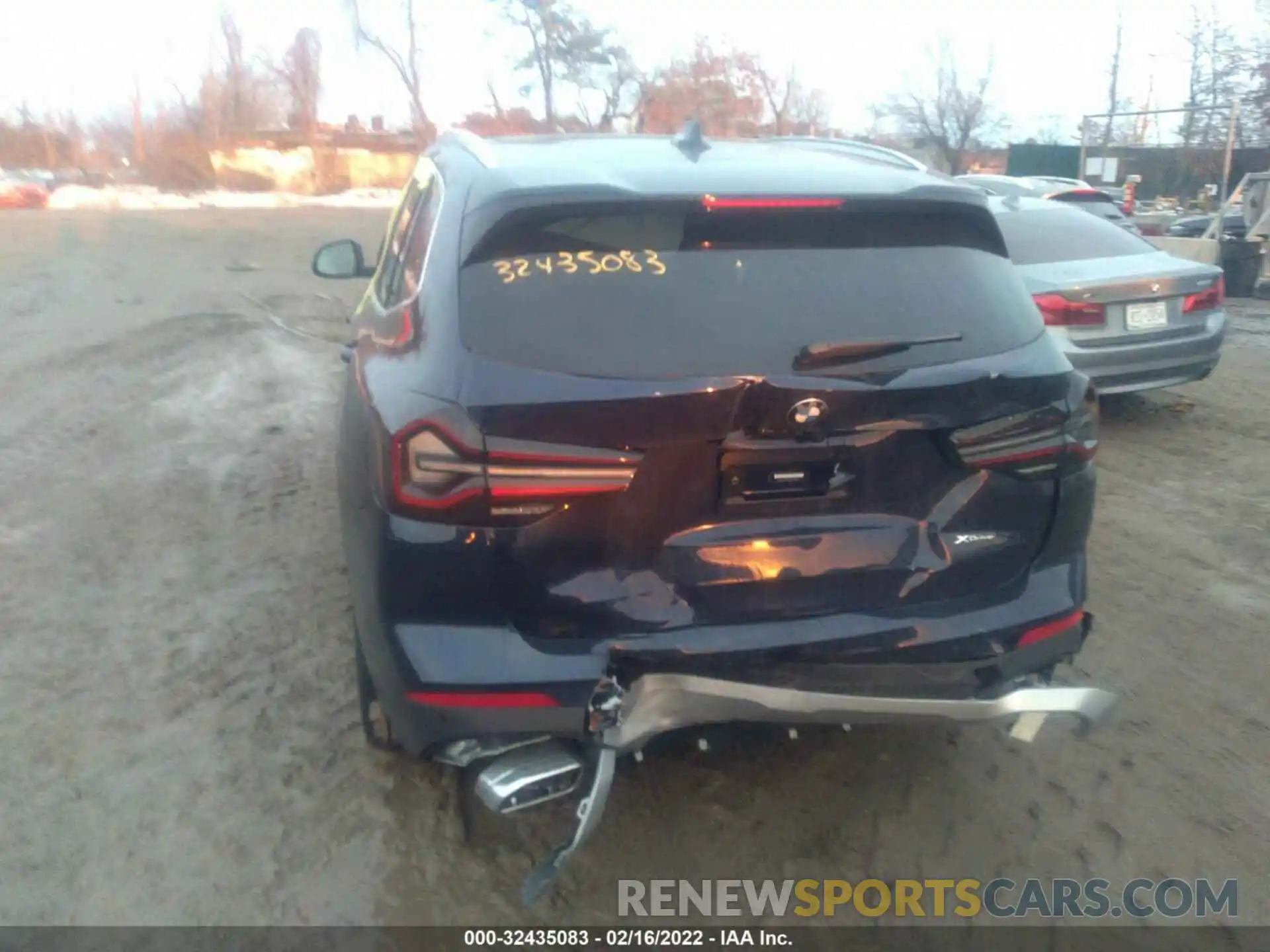 6 Photograph of a damaged car 5UX53DP03N9K92464 BMW X3 2022