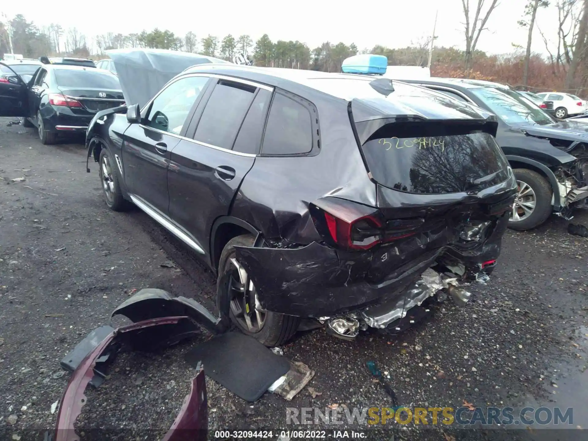 3 Photograph of a damaged car 5UX53DP04N9J81163 BMW X3 2022