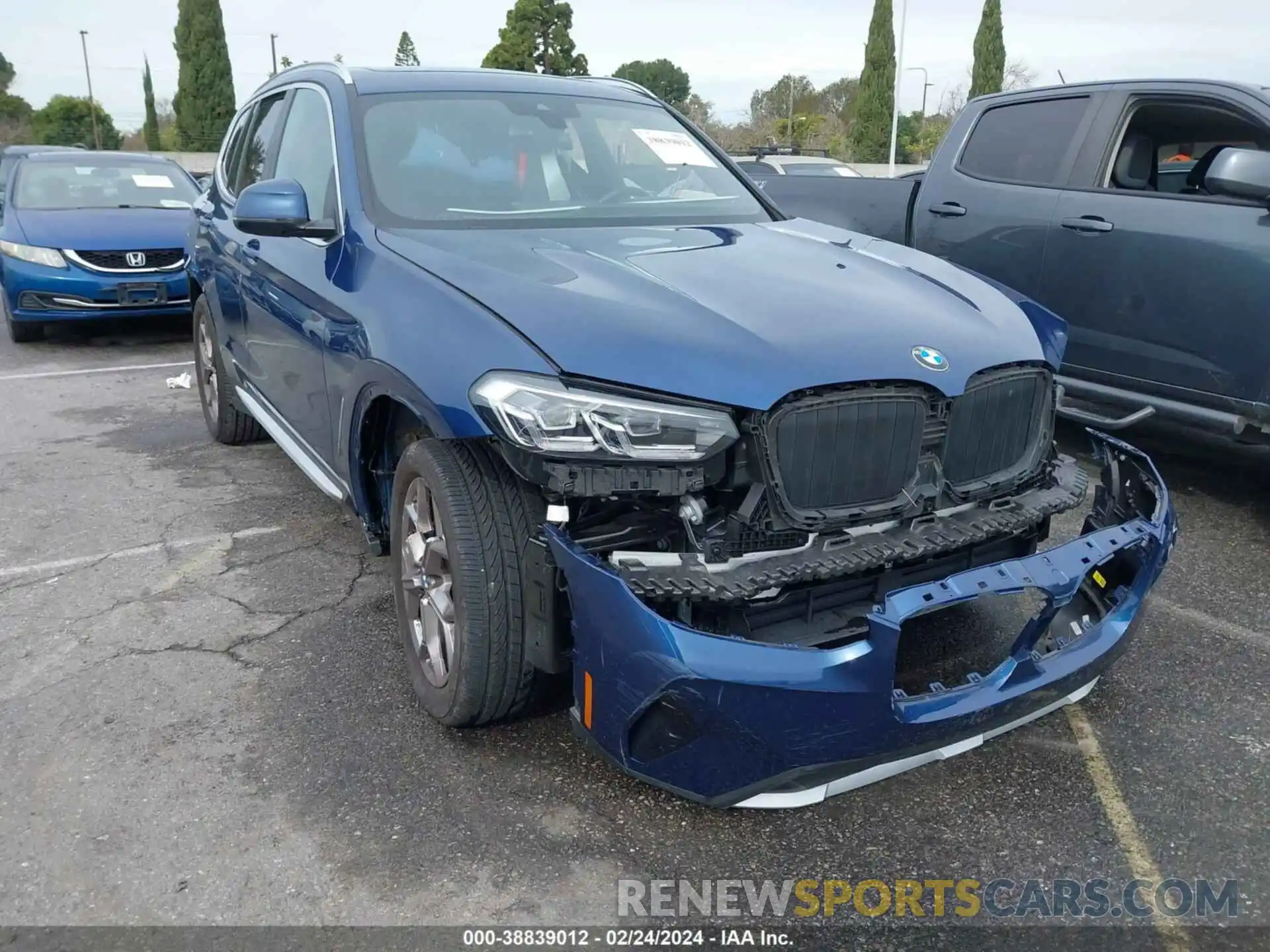 1 Photograph of a damaged car 5UX53DP04N9N01324 BMW X3 2022