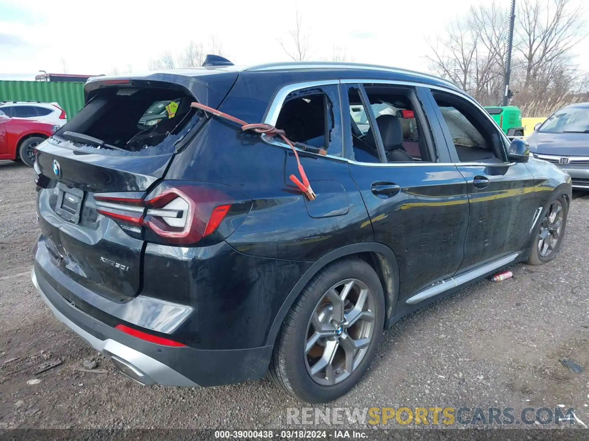 4 Photograph of a damaged car 5UX53DP05N9K72121 BMW X3 2022