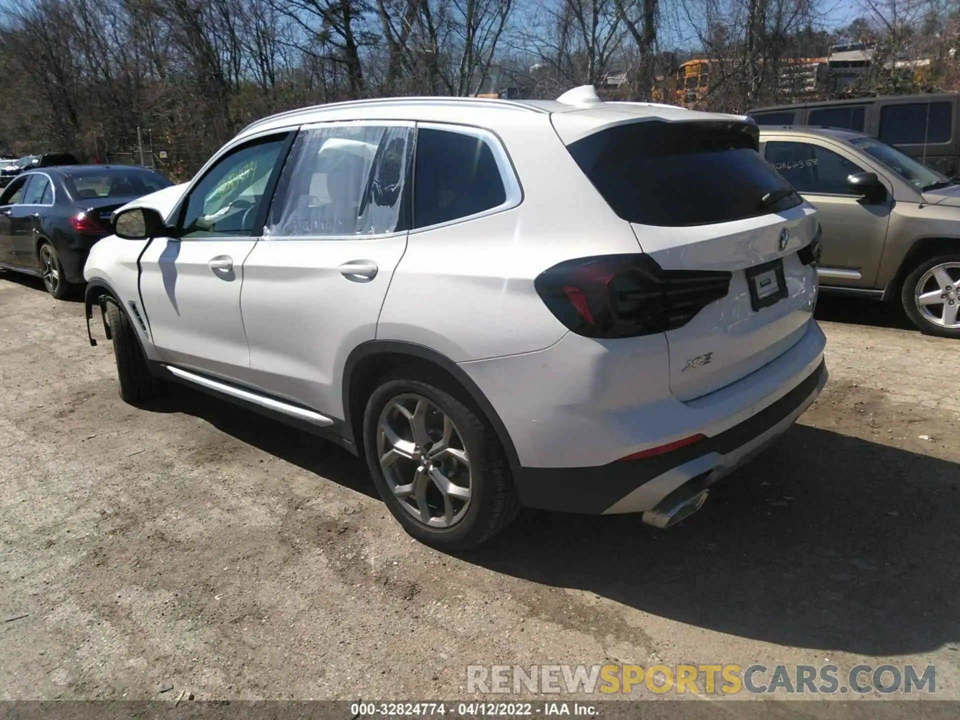 3 Photograph of a damaged car 5UX53DP06N9J43191 BMW X3 2022