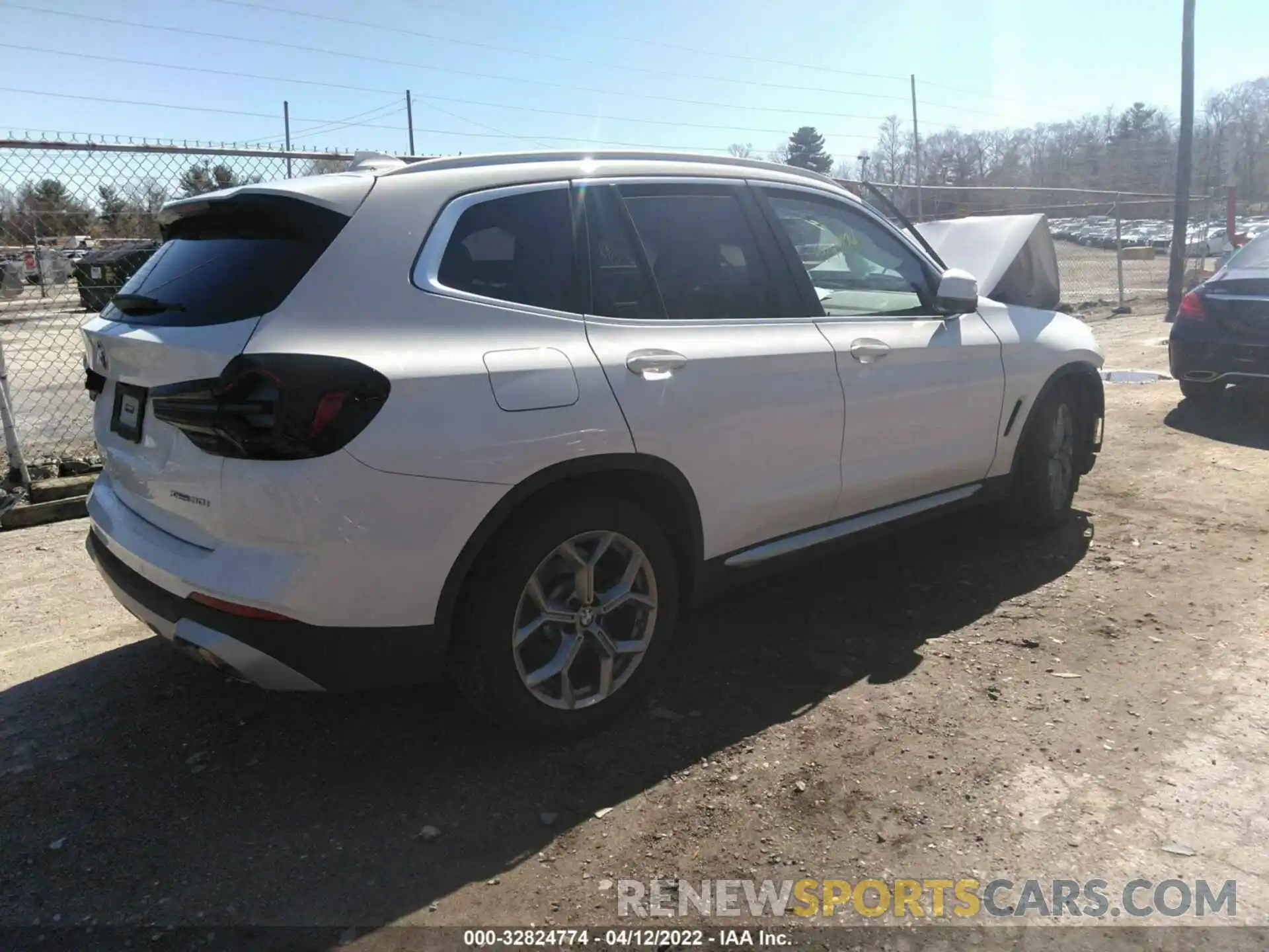 4 Photograph of a damaged car 5UX53DP06N9J43191 BMW X3 2022