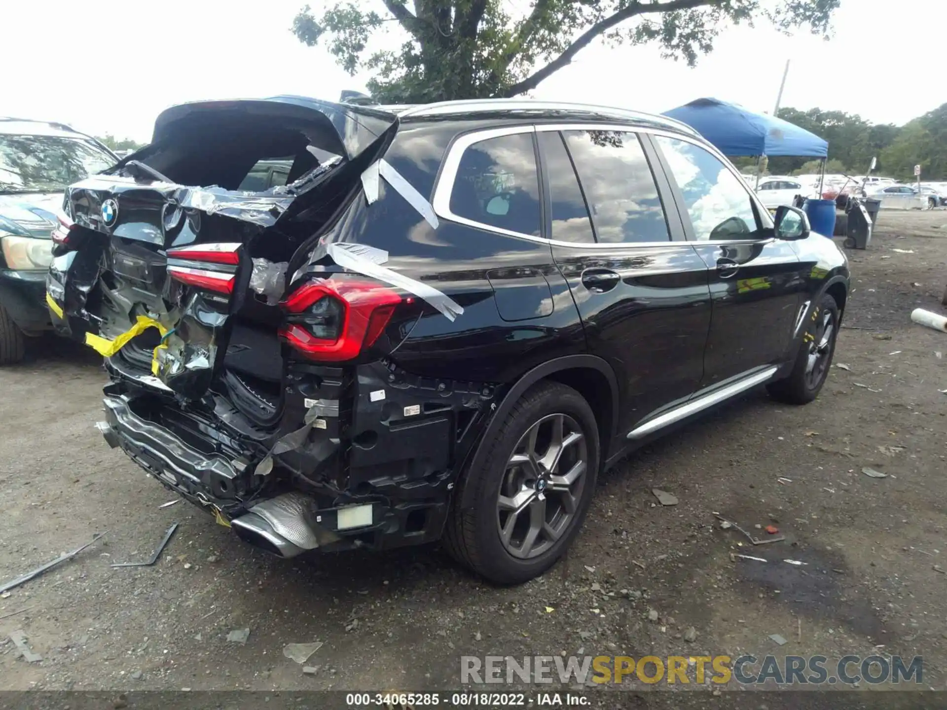 4 Photograph of a damaged car 5UX53DP07N9J41501 BMW X3 2022