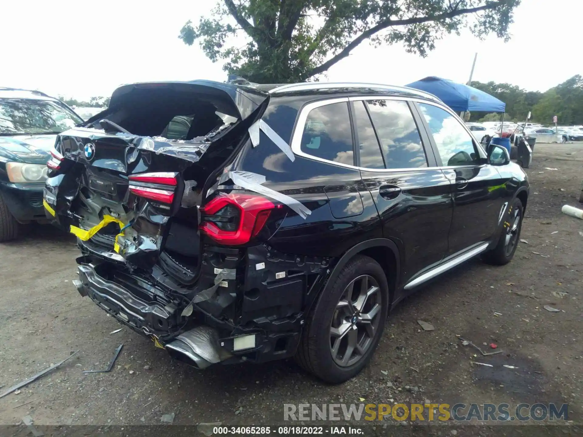 6 Photograph of a damaged car 5UX53DP07N9J41501 BMW X3 2022