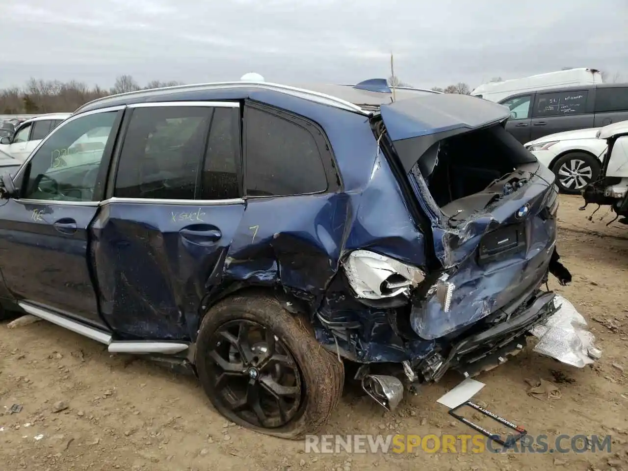 10 Photograph of a damaged car 5UX53DP07N9K26337 BMW X3 2022