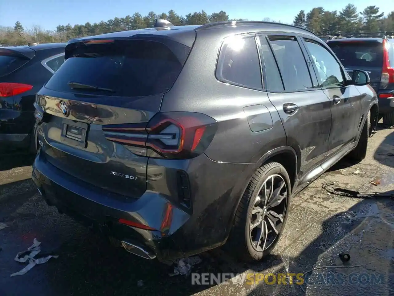 4 Photograph of a damaged car 5UX53DP07N9K75909 BMW X3 2022