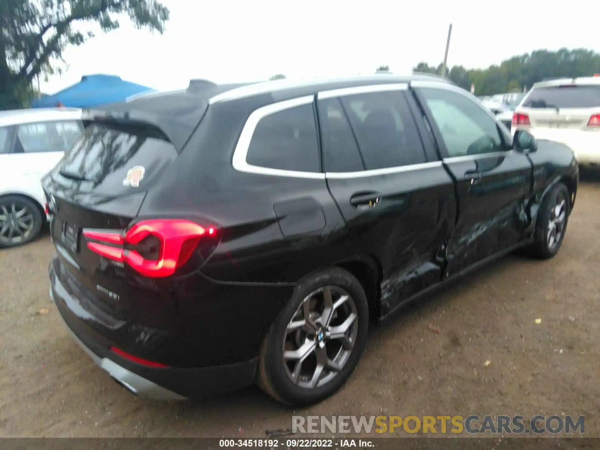 4 Photograph of a damaged car 5UX53DP08N9K32275 BMW X3 2022