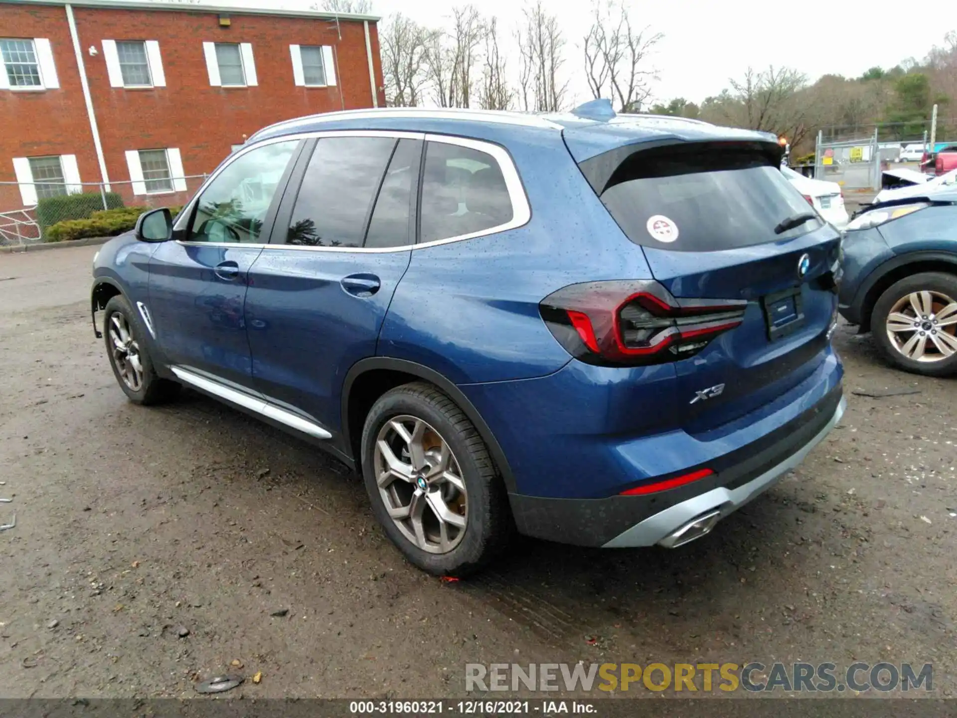 3 Photograph of a damaged car 5UX53DP09N9J32038 BMW X3 2022