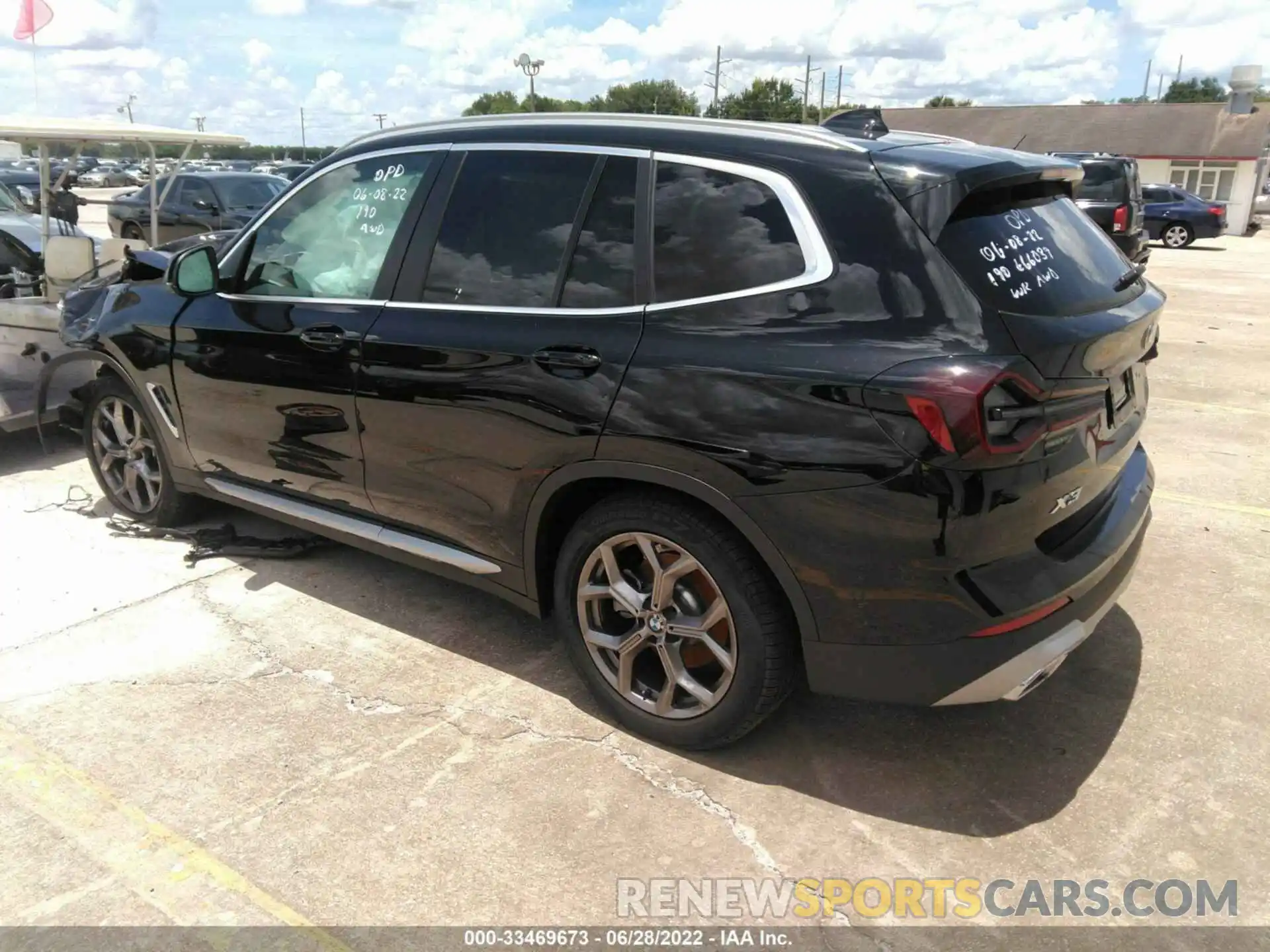 3 Photograph of a damaged car 5UX53DP09N9L36127 BMW X3 2022