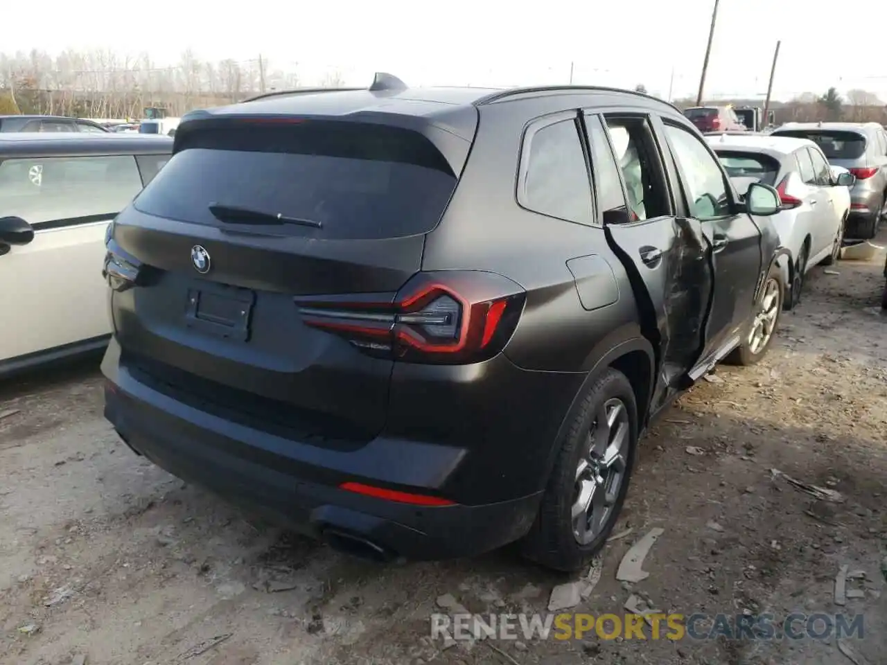 4 Photograph of a damaged car 5UX53DP0XN9J75027 BMW X3 2022