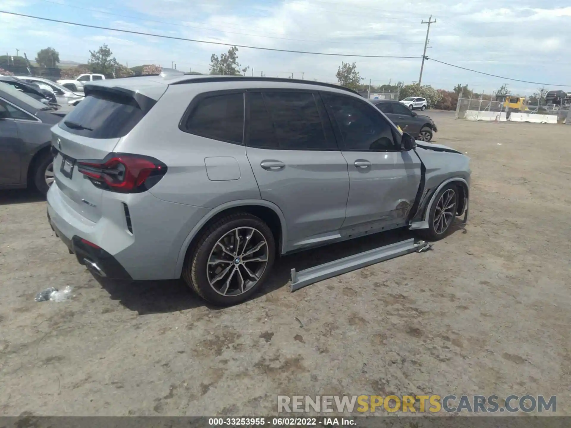 4 Photograph of a damaged car 5UX53DP0XN9K11654 BMW X3 2022