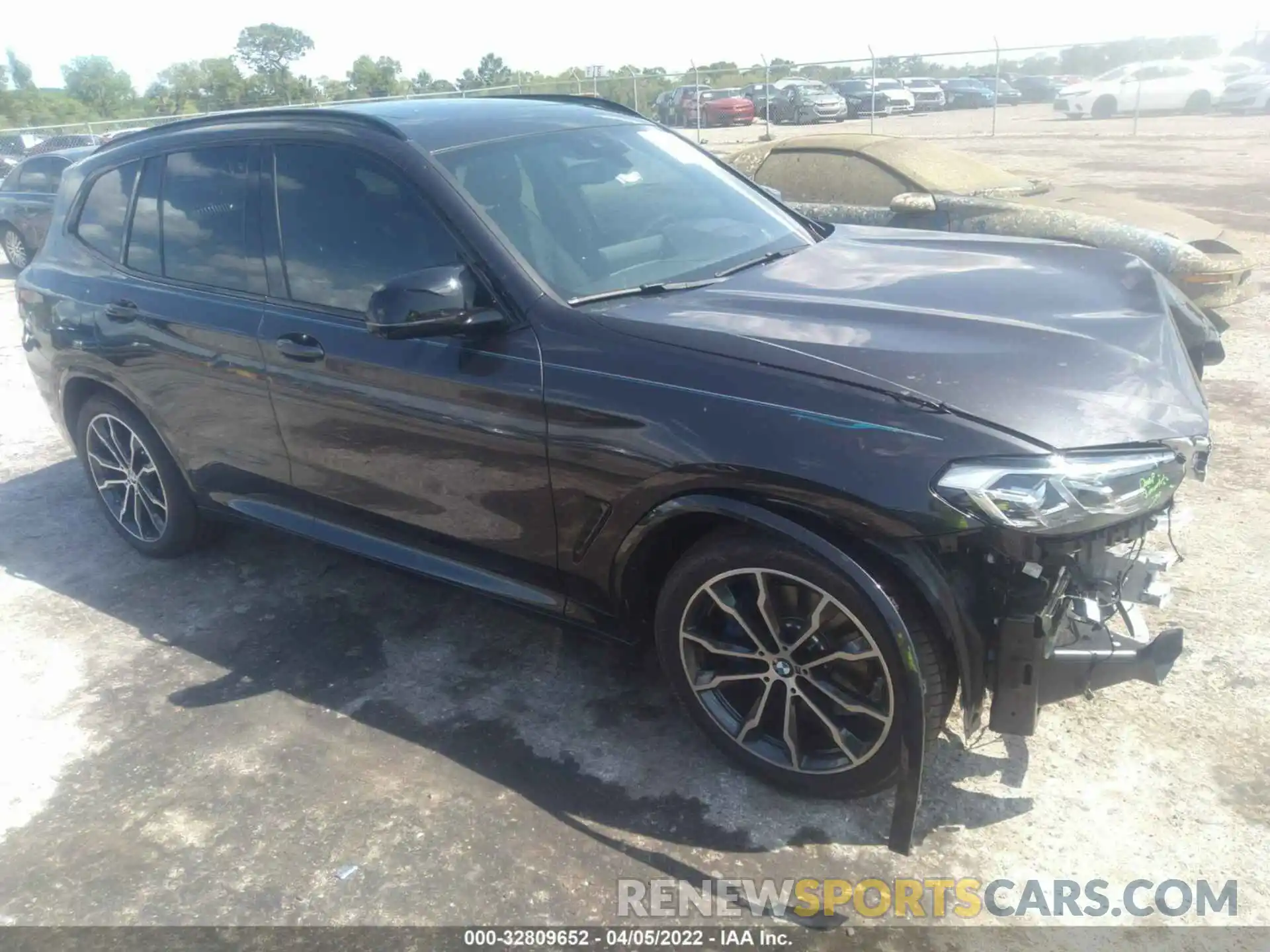 1 Photograph of a damaged car 5UX83DP03N9J60379 BMW X3 2022