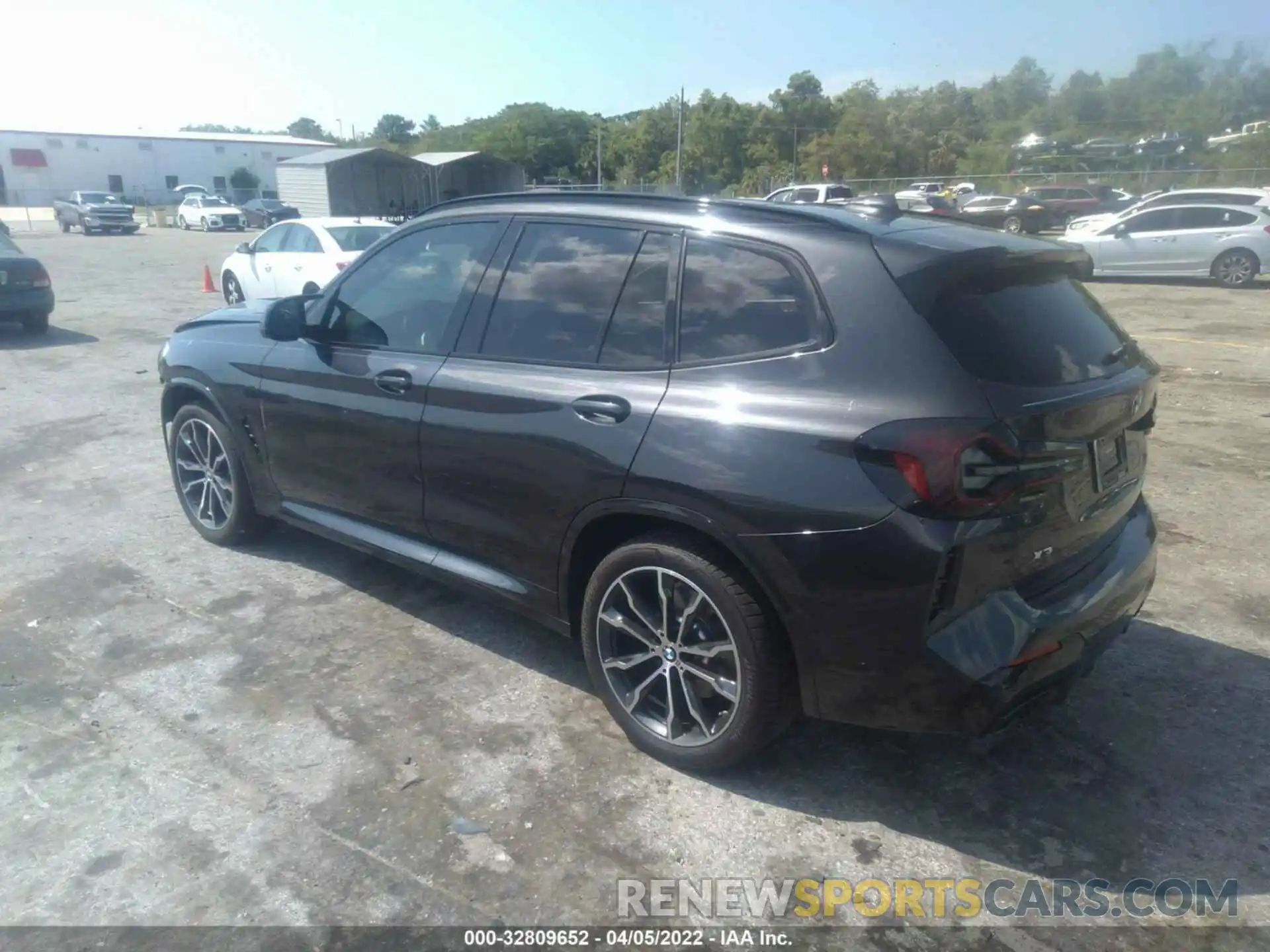 3 Photograph of a damaged car 5UX83DP03N9J60379 BMW X3 2022