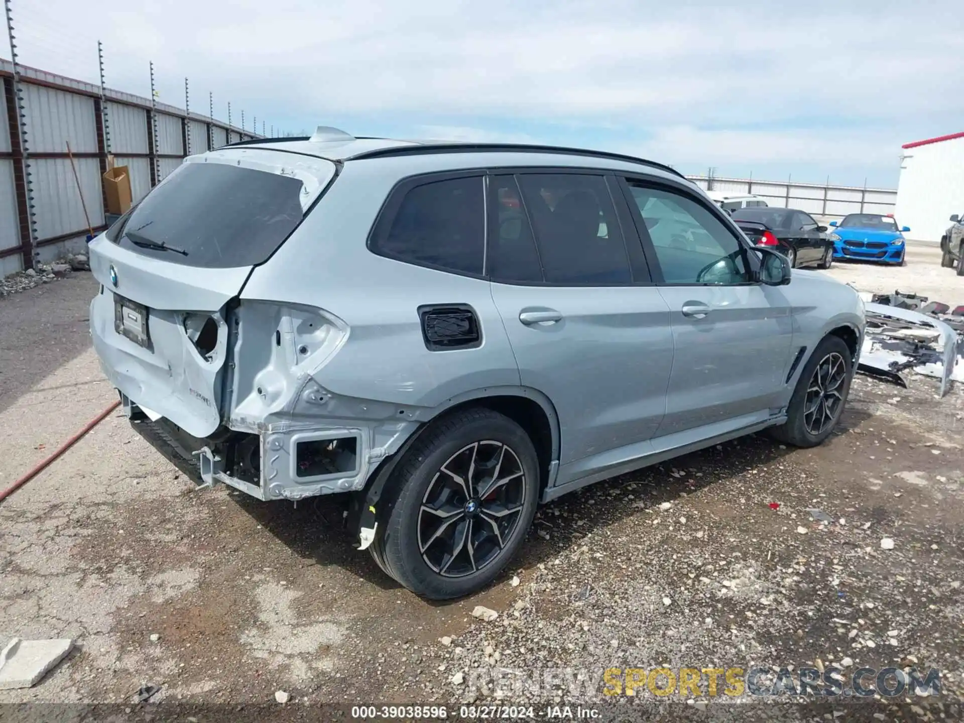 4 Photograph of a damaged car 5UX83DP05N9K58457 BMW X3 2022