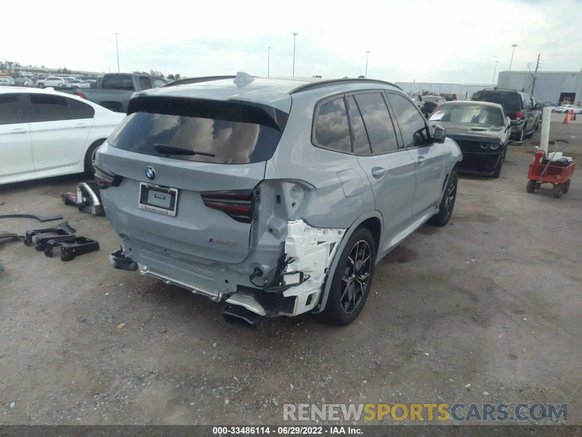 4 Photograph of a damaged car 5UX83DP06N9J24881 BMW X3 2022