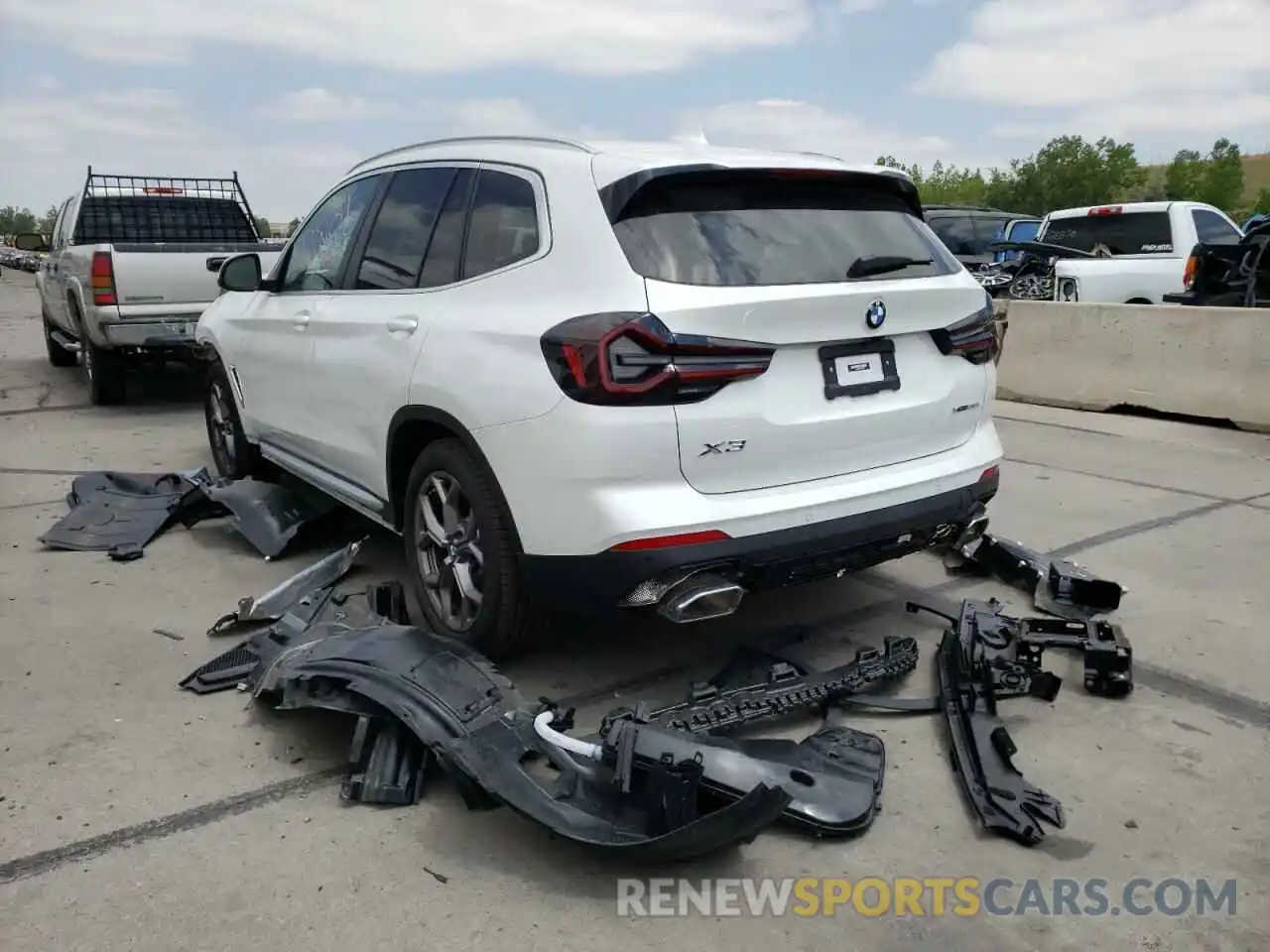 3 Photograph of a damaged car WBX57DP02NN148047 BMW X3 2022