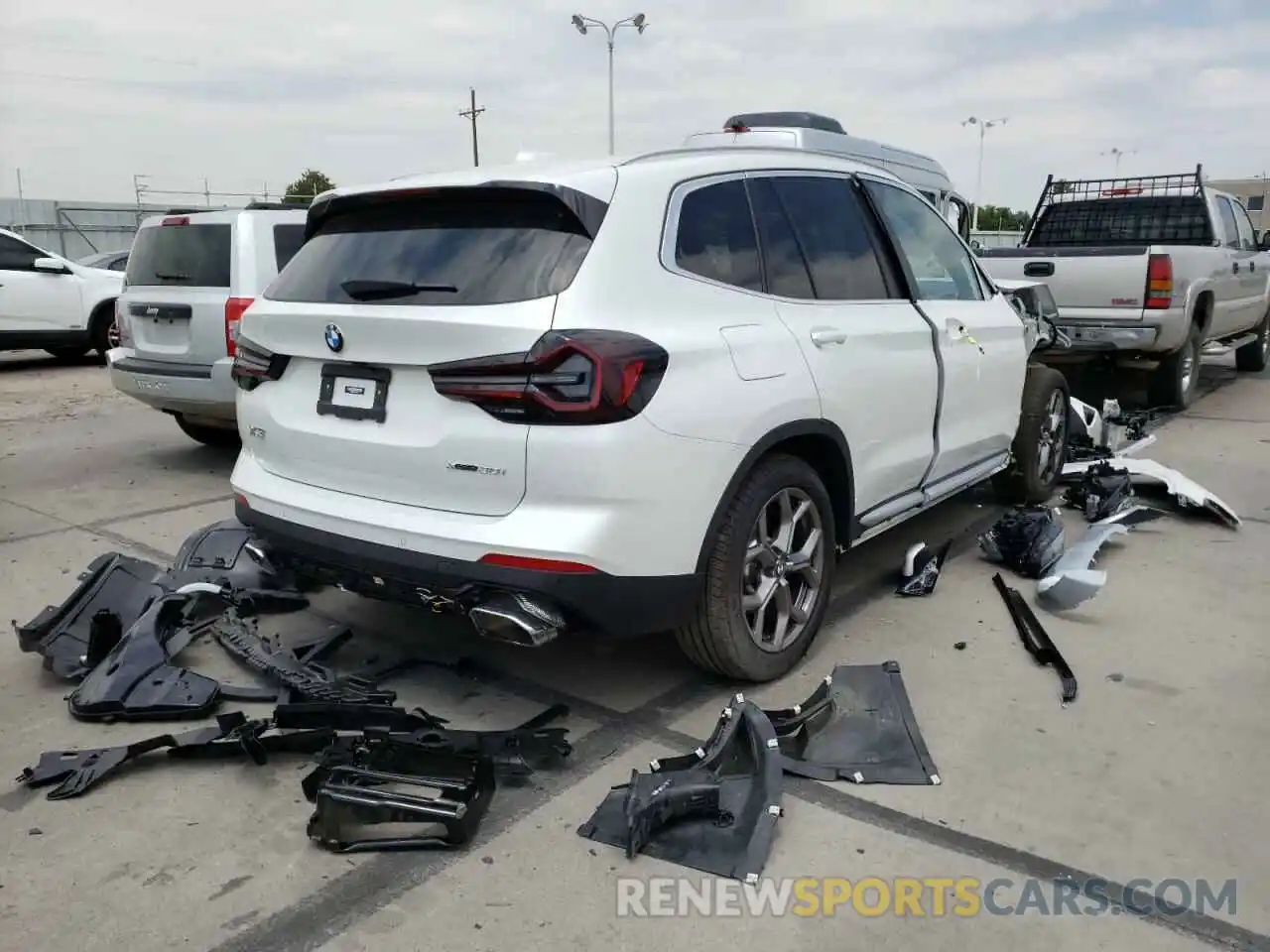 4 Photograph of a damaged car WBX57DP02NN148047 BMW X3 2022